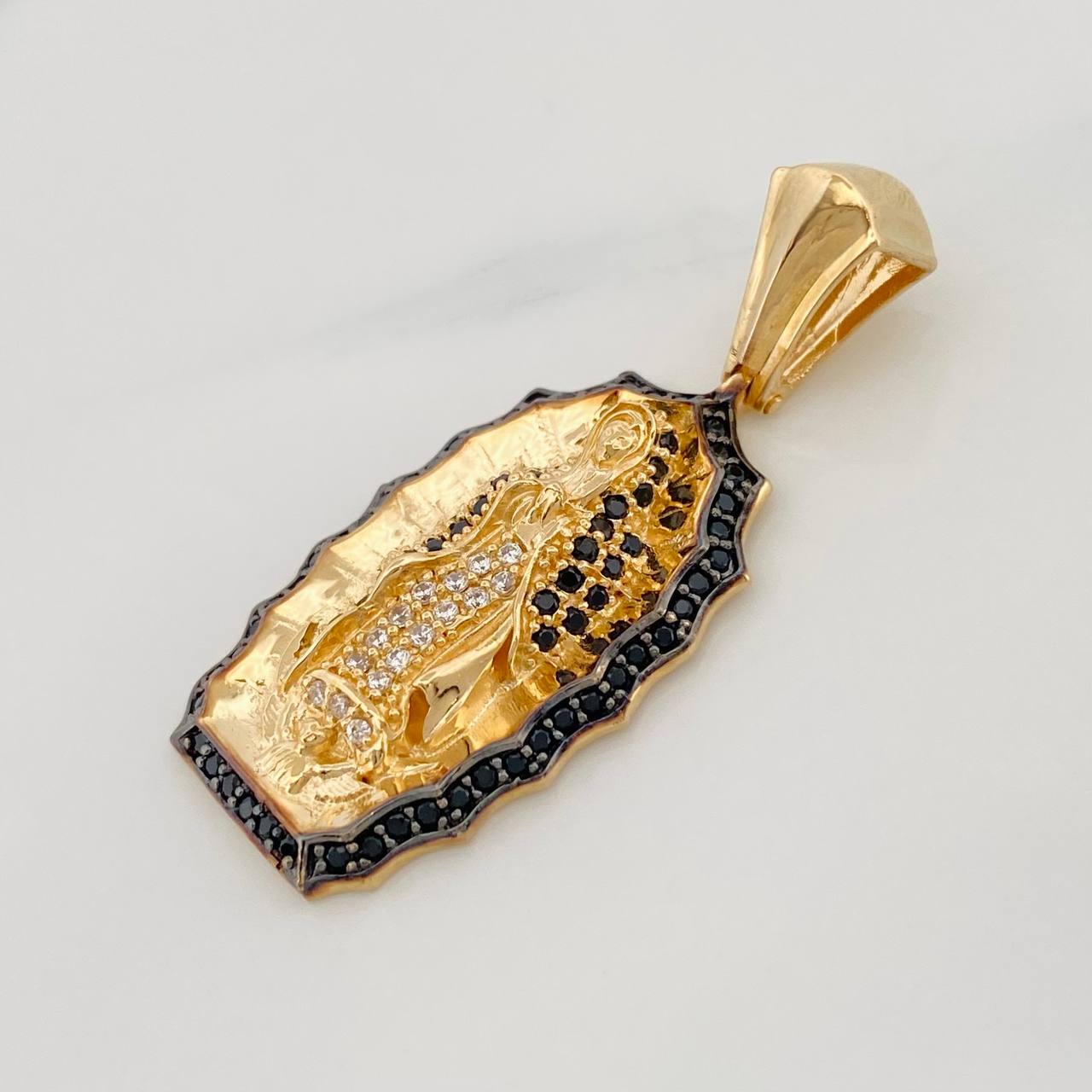 Pendant Virgin of Guadalupe 5.55g / 1 1/2 in Two Golds Black Yellow 18K