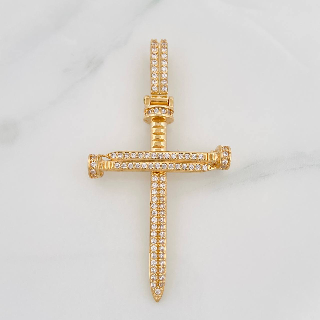 Dije Cruz Clavo 4.15g / 1 3/4 in Oro Amarillo 18K