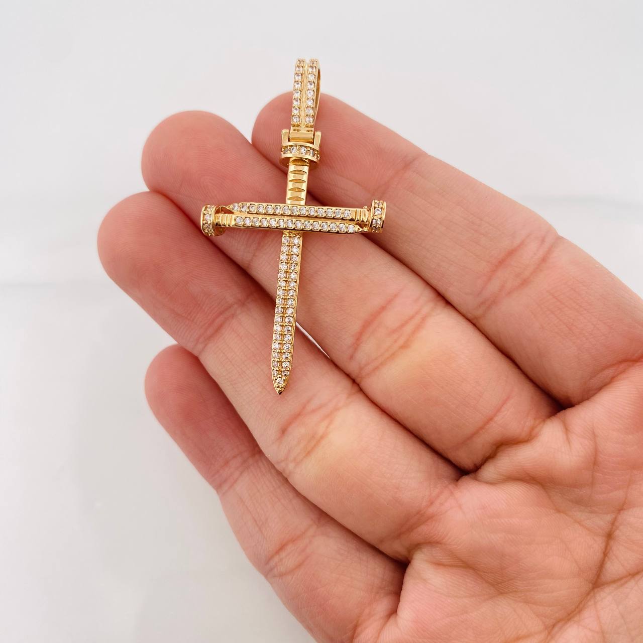 Dije Cruz Clavo 4.15g / 1 3/4 in Oro Amarillo 18K