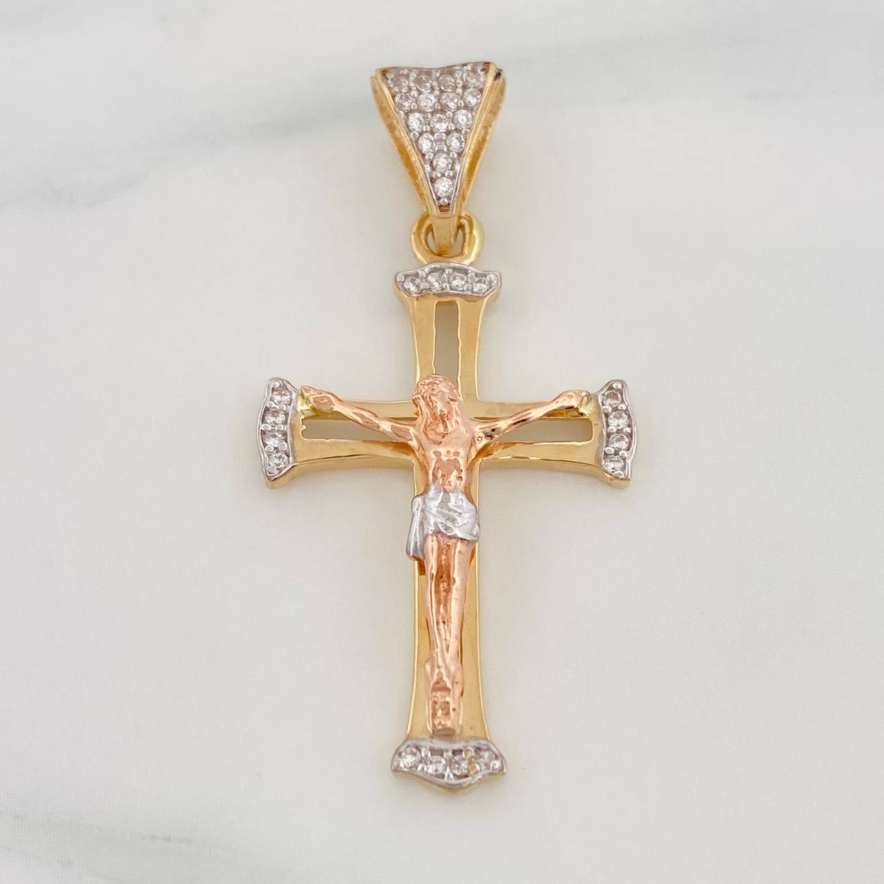 Dije Cruz Cristo 2.9g / 1 1/2 in Tres Oros 18K