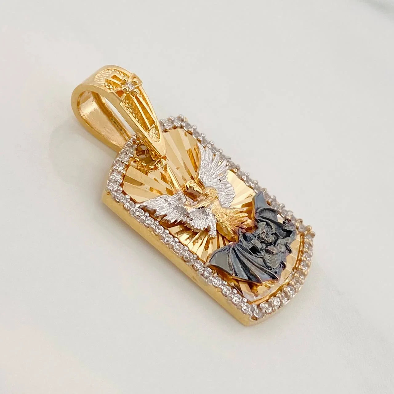 Pendant Saint Michael the Archangel 4.45g / 1 1/4 in Four-Tone Gold 18K