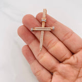 Dije Cruz Clavo 4.15g / 1 3/4 in Dos Oros Blanco Rosa 18K