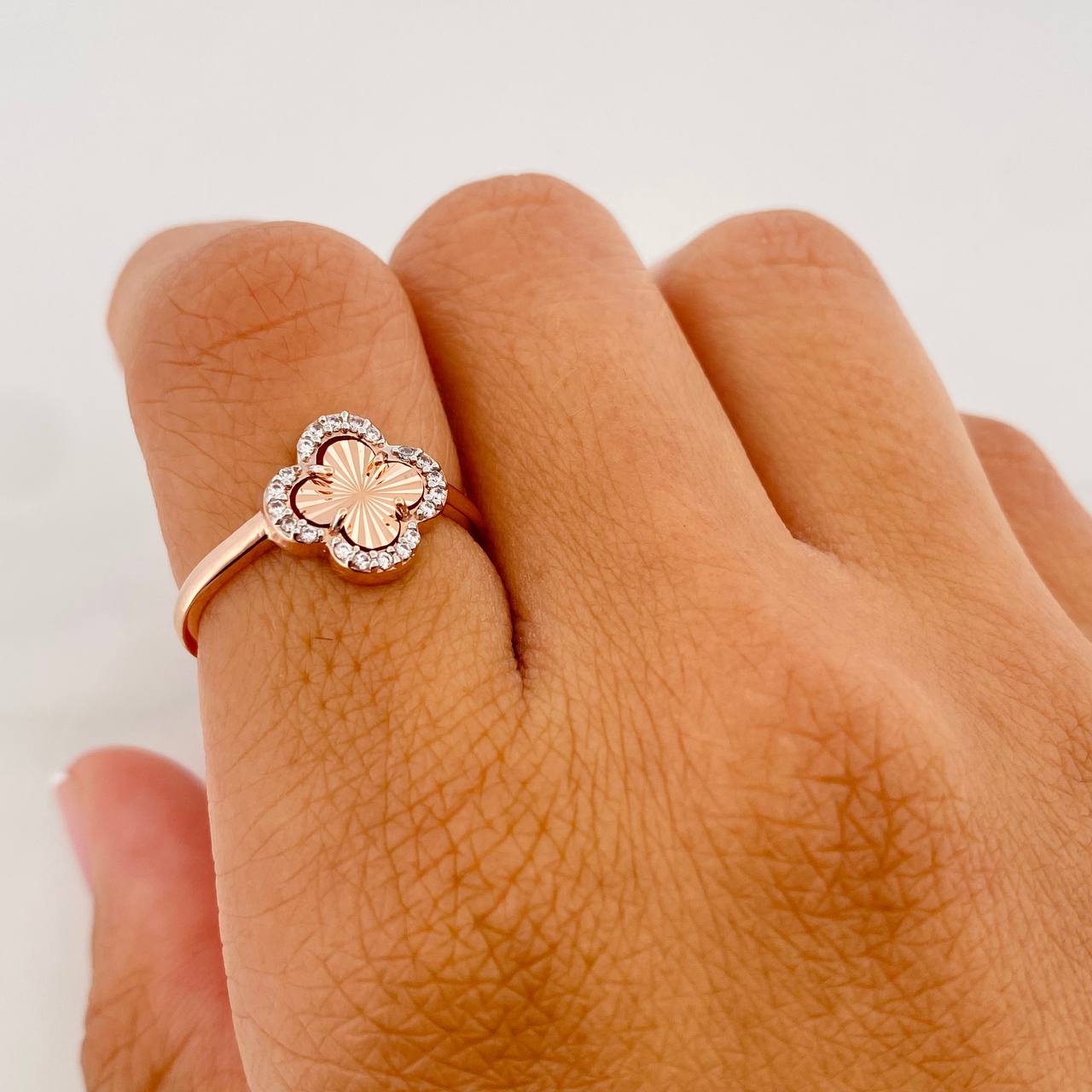 Clover Ring 2.15g / T6 1/4 Two-Tone White Rose Gold 18K
