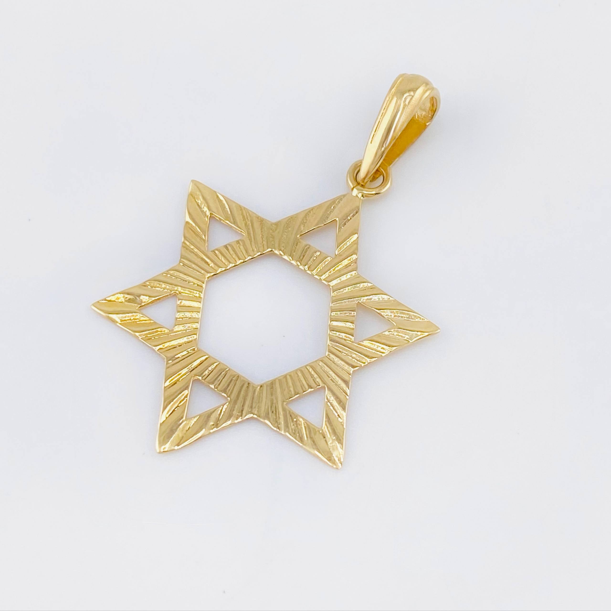 Dije Estrella De David 1.95gr / 1 1/2 in / Oro Amarillo 18K ©