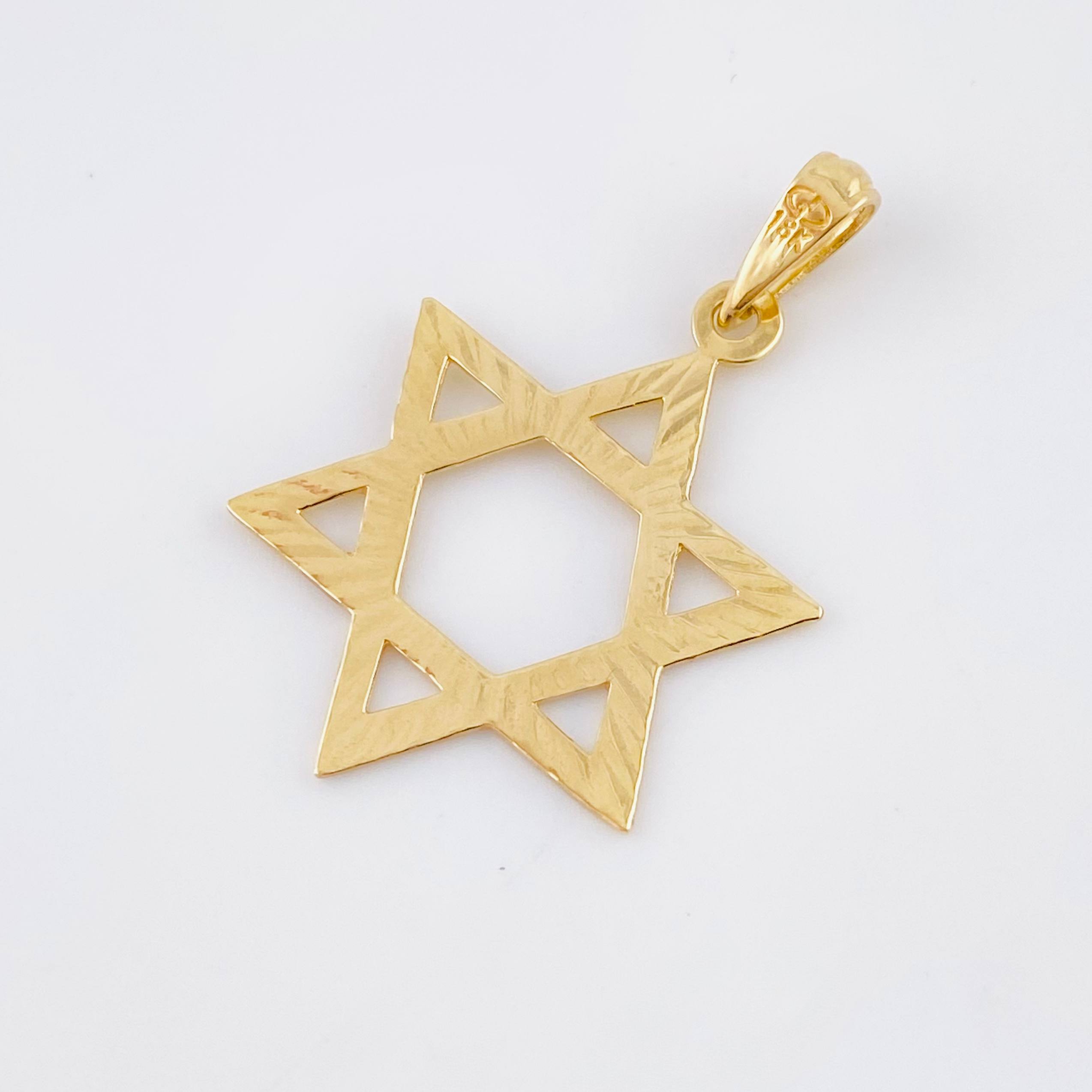 Dije Estrella De David 1.95gr / 1 1/4 in / Oro Amarillo 18K ©