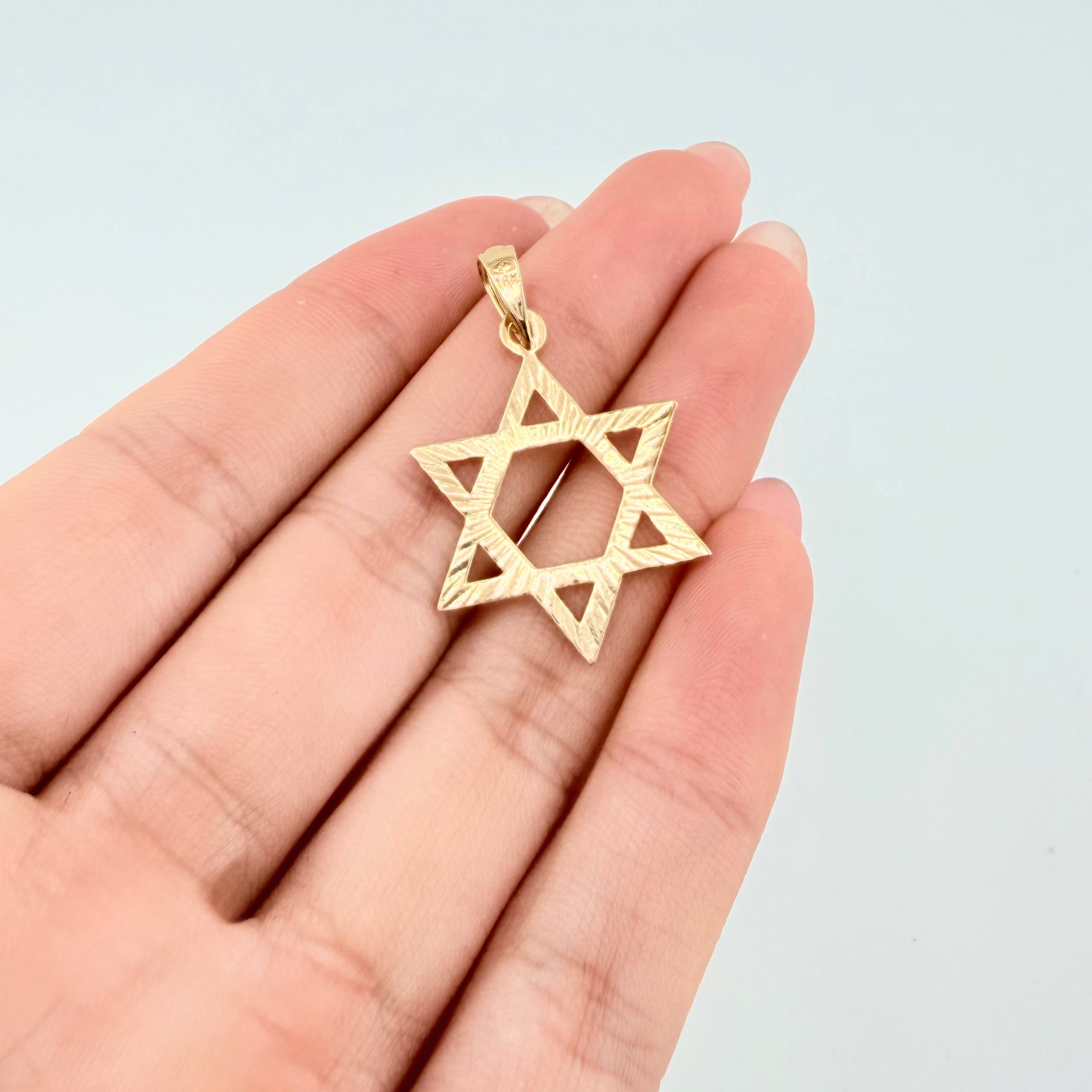 Dije Estrella De David 1.95gr / 1 1/4 in / Oro Amarillo 18K ©