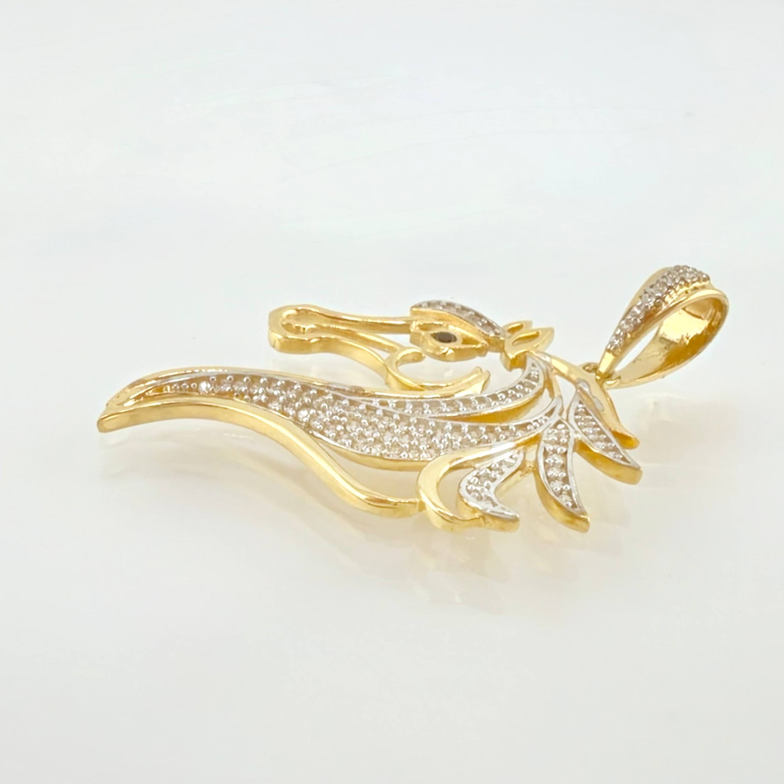 Dije Caballo Relieve Silueta 6.6gr / 1 3/4 in / Dos Oros Amarillo Blanco 18K *