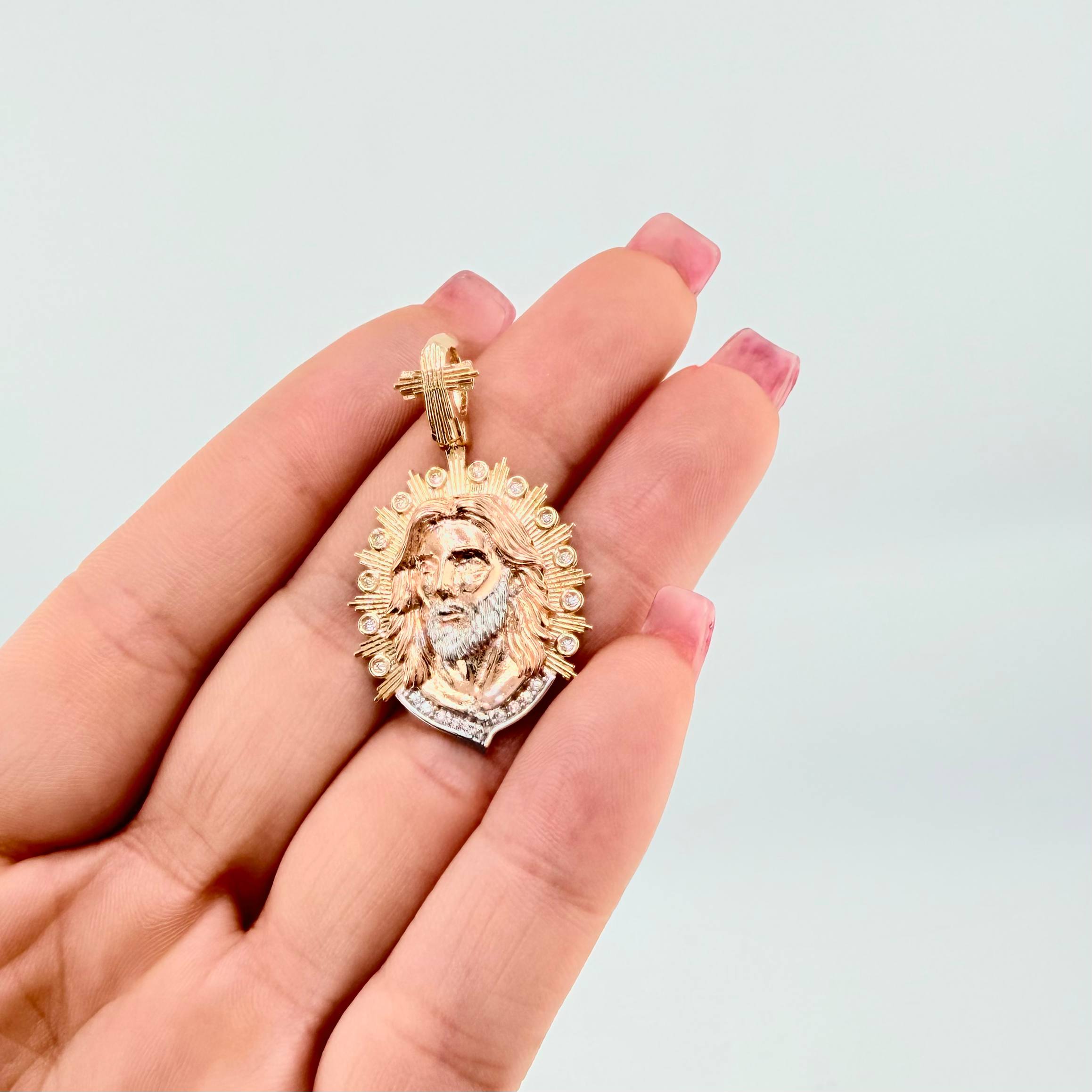 Dije Jesus Aureola Rayada 7.75gr / 1 1/2 in / Tres Oros 18K *