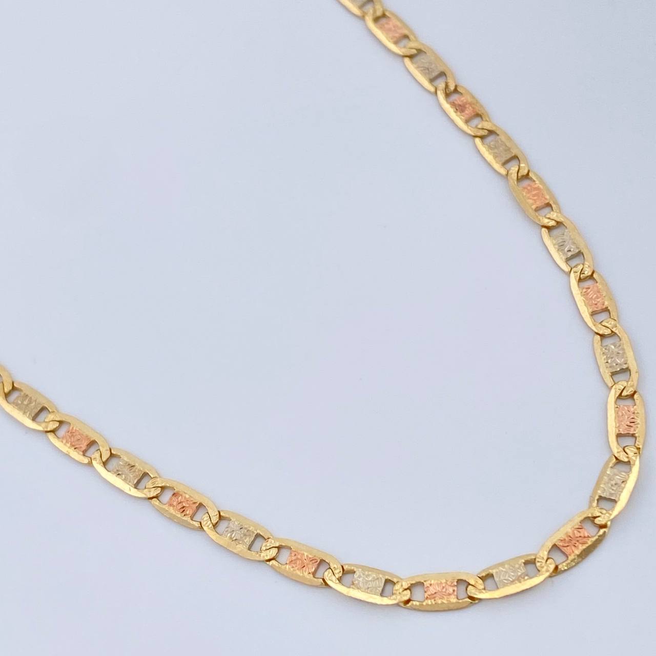 Cadena Escalera Plana 5.7gr / 20 in / Tres Oros +3 18K &