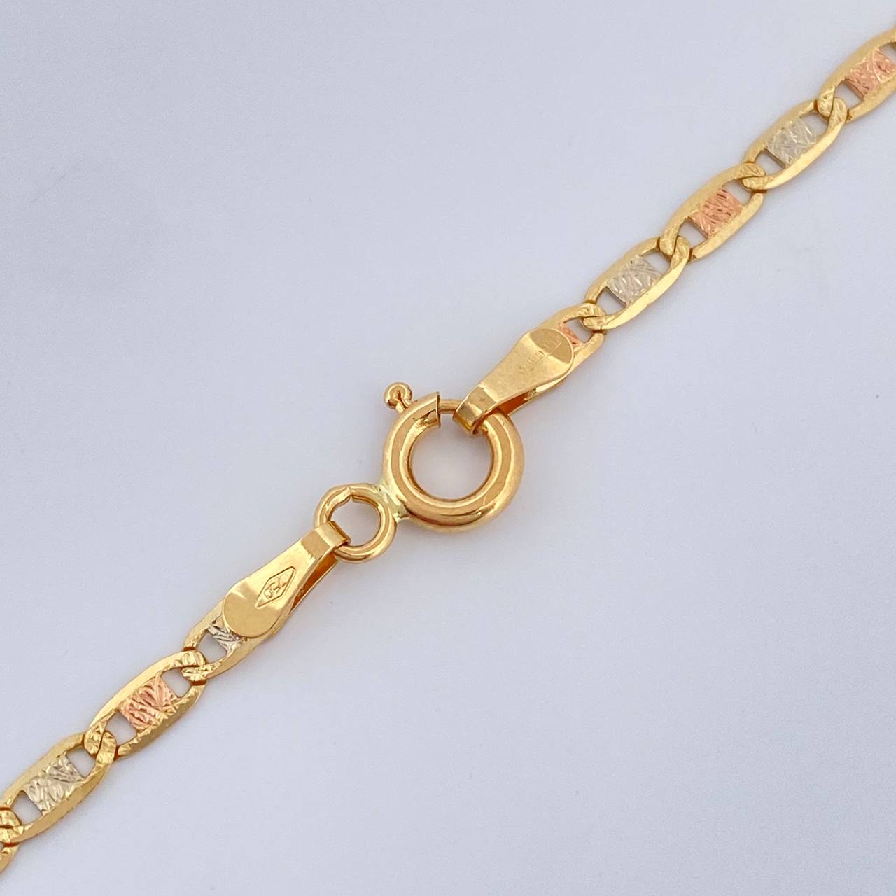 Cadena Escalera Plana 5.7gr / 20 in / Tres Oros +3 18K &