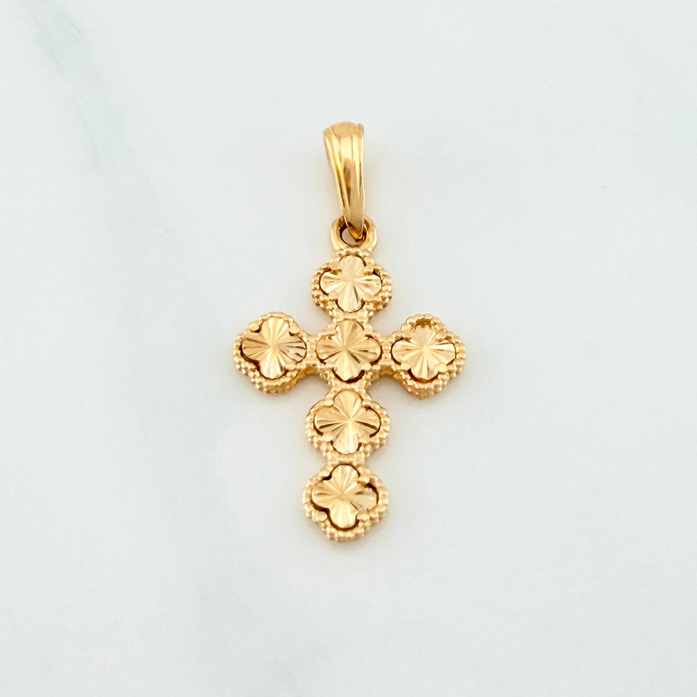 Dije Cruz Trebol 2.35 g / 1 1/4 in Oro Amarillo 18K