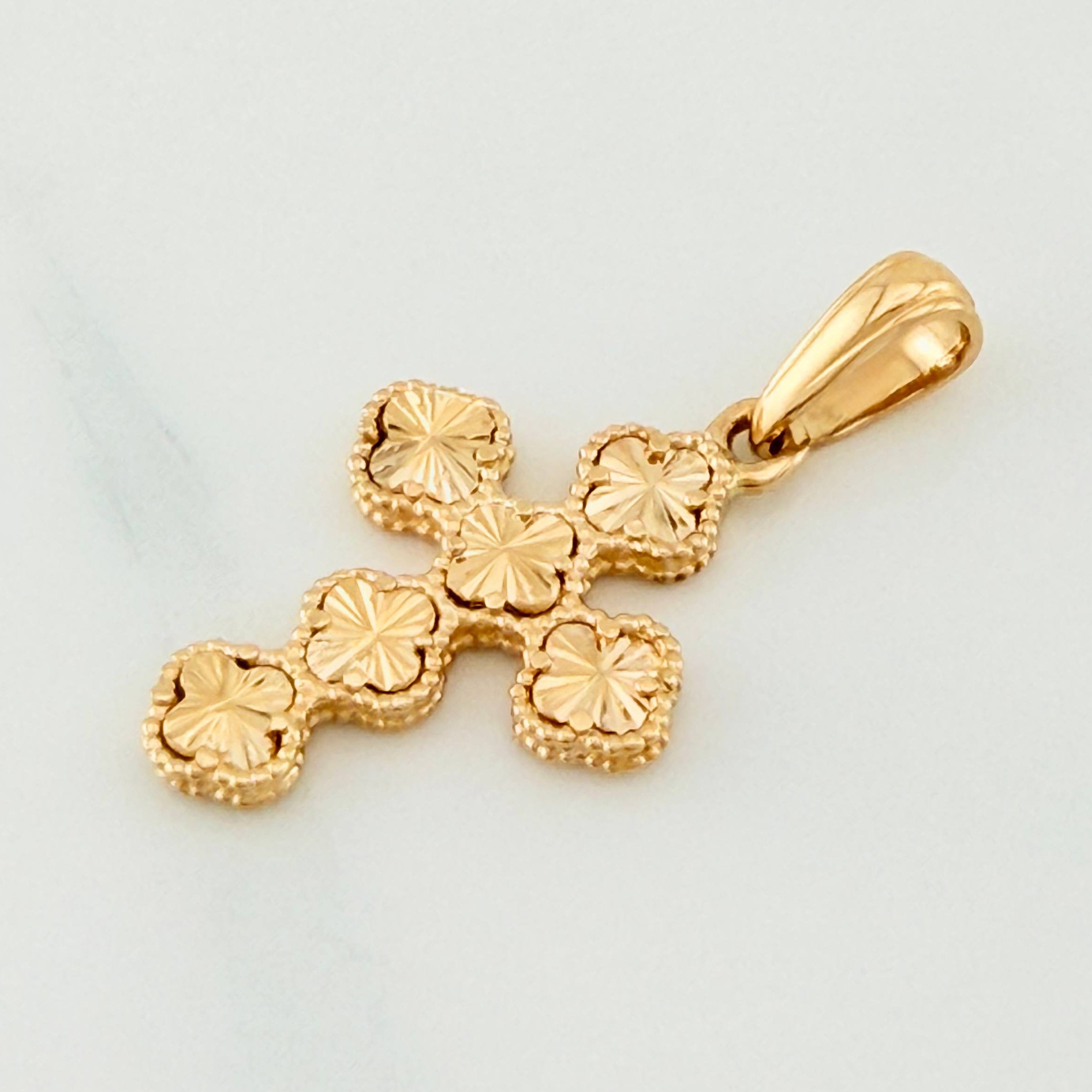 Dije Cruz Trebol 2.35 g / 1 1/4 in Oro Amarillo 18K