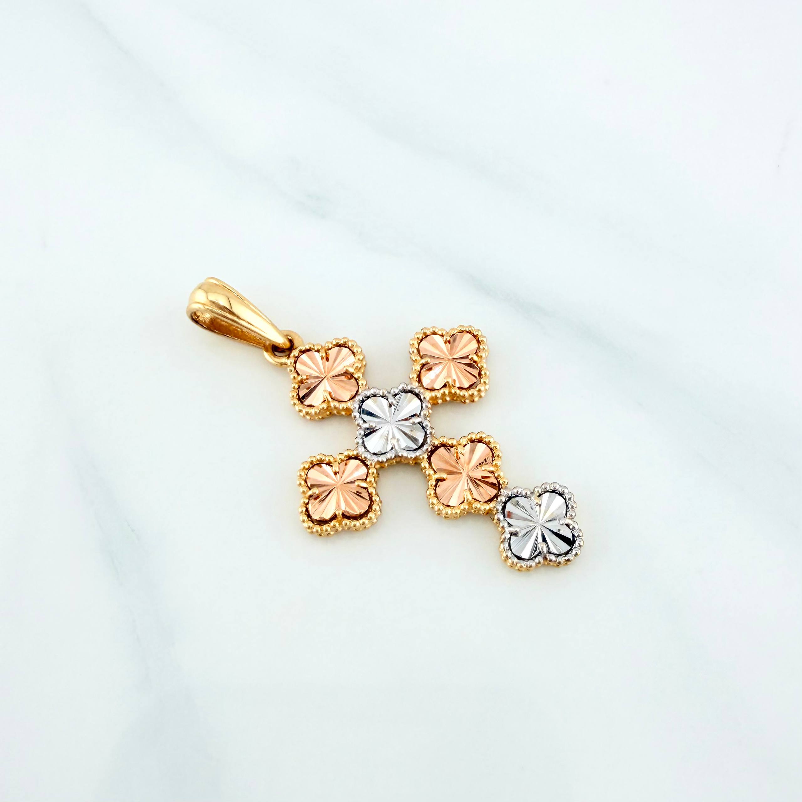 Pendant Cross Clover 4.5 g / 1 1/2 in Three Golds 18K
