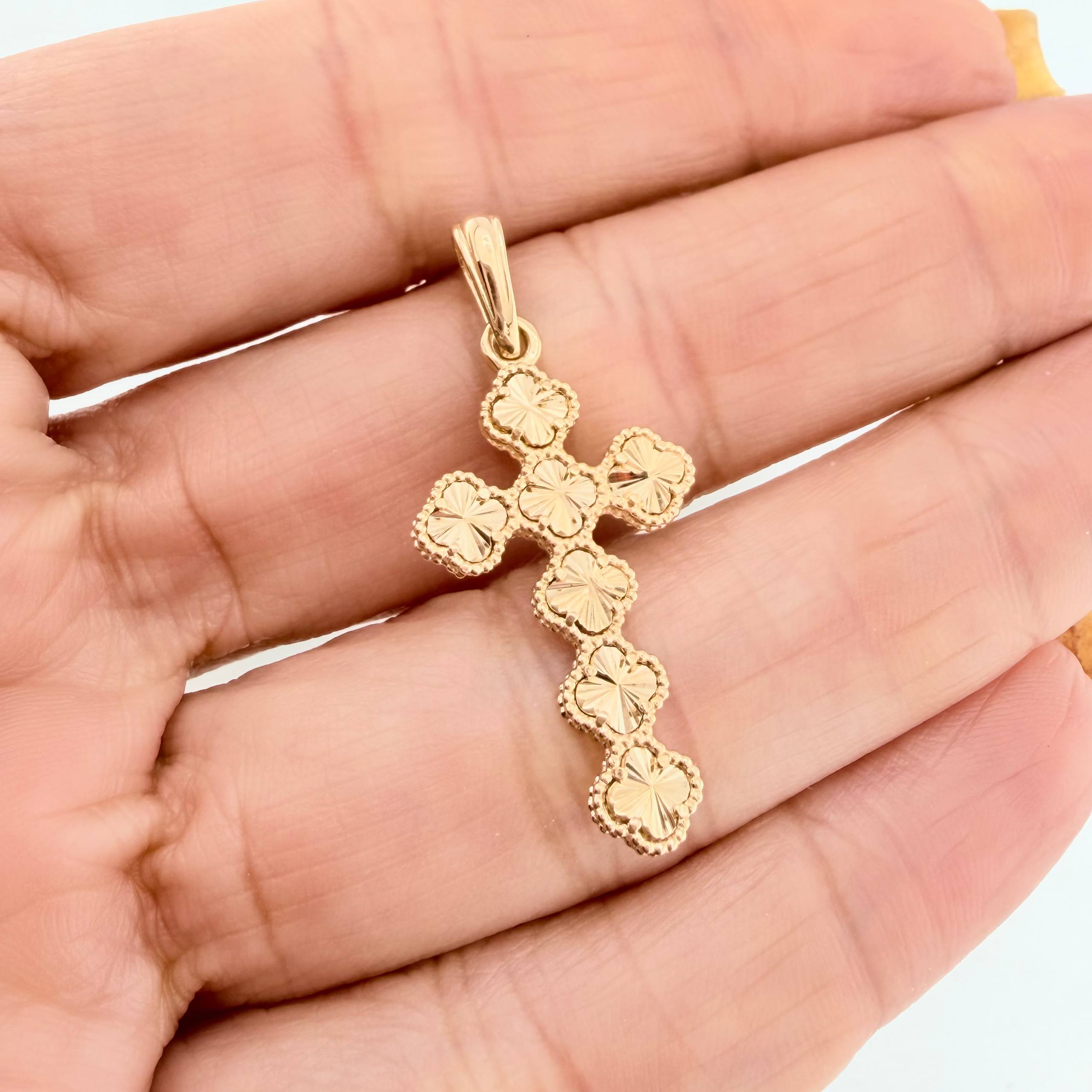Clover Cross Pendant 2.7 g / 1 1/2 in 18K Yellow Gold