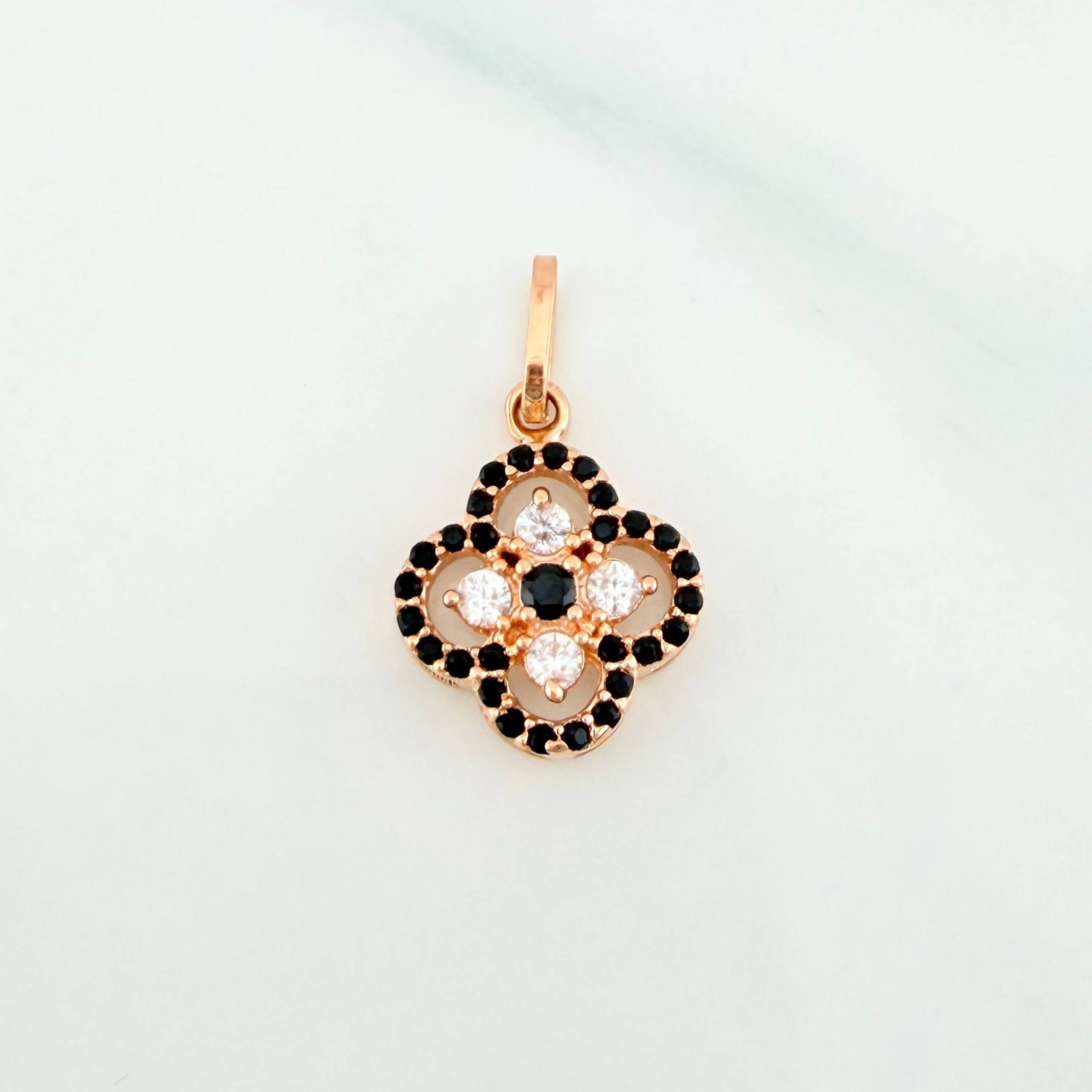 Dije Trebol Doble 1.55 g / 3/4 in Oro Rosa 18K