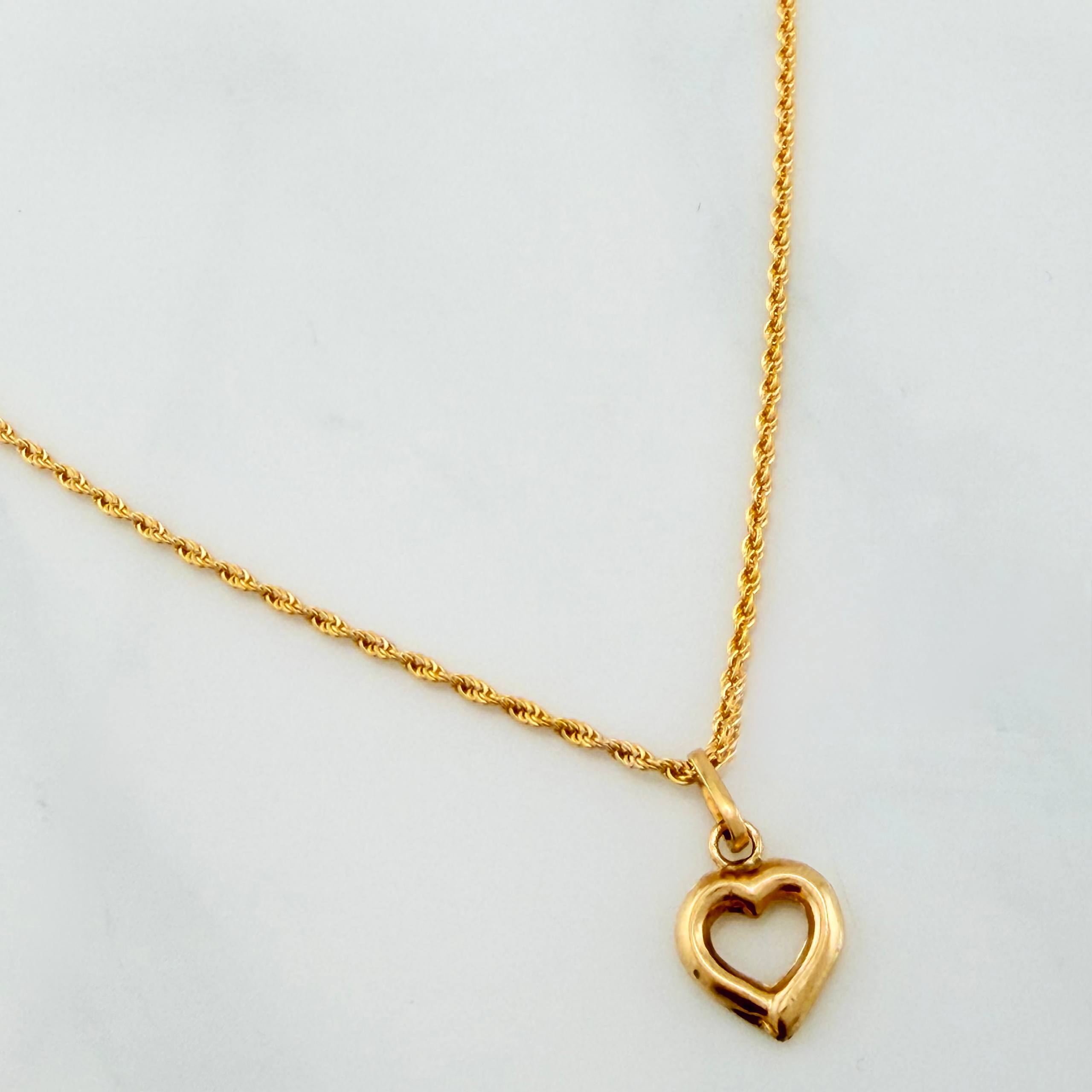 Set Cadena Lazo + Dije Silueta Corazon / 1,4 gr / 20 in Oro Amarillo 18K