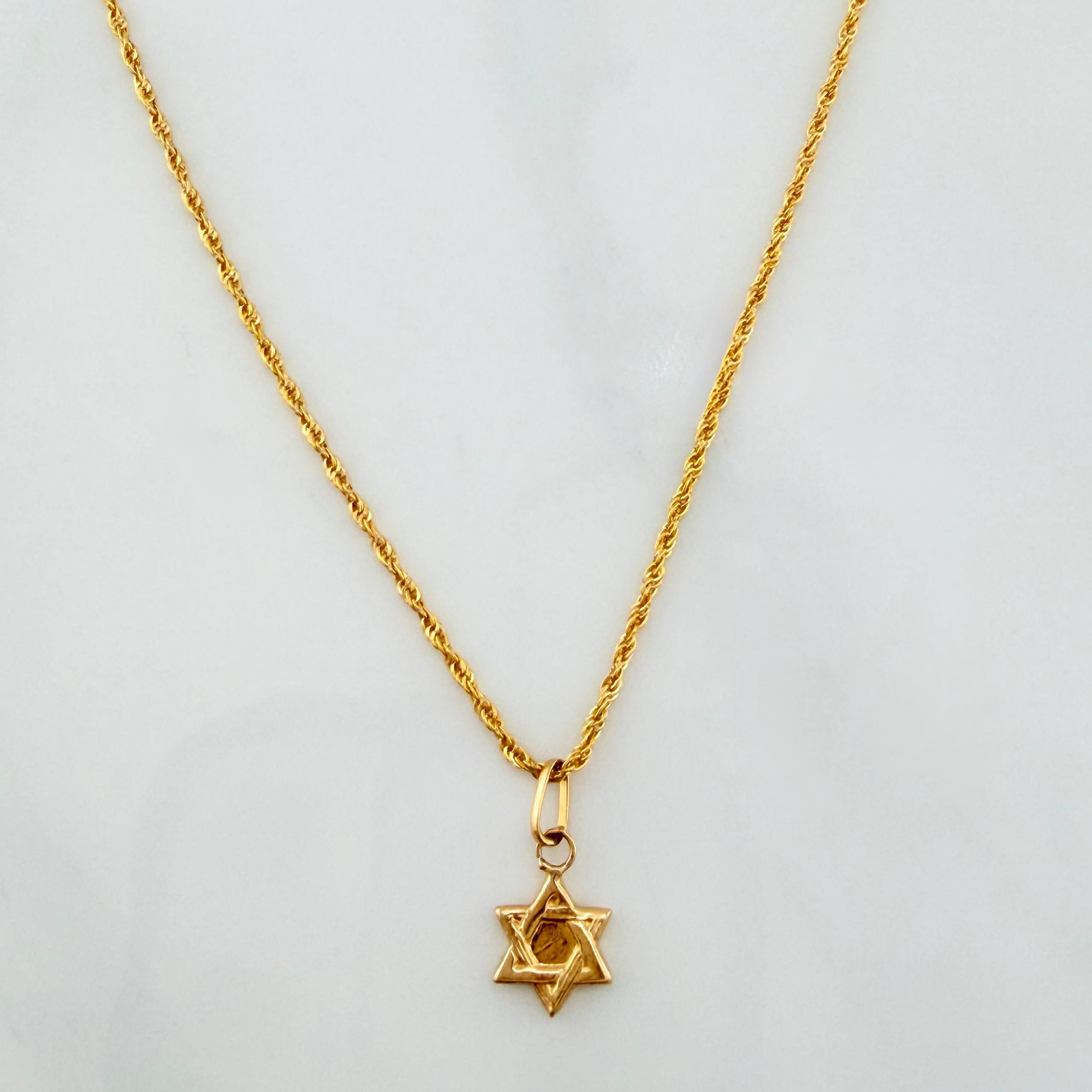 Set Cadena Lazo + Dije Estrella De David / 1,15 gr / 18 in Oro Amarillo 18K