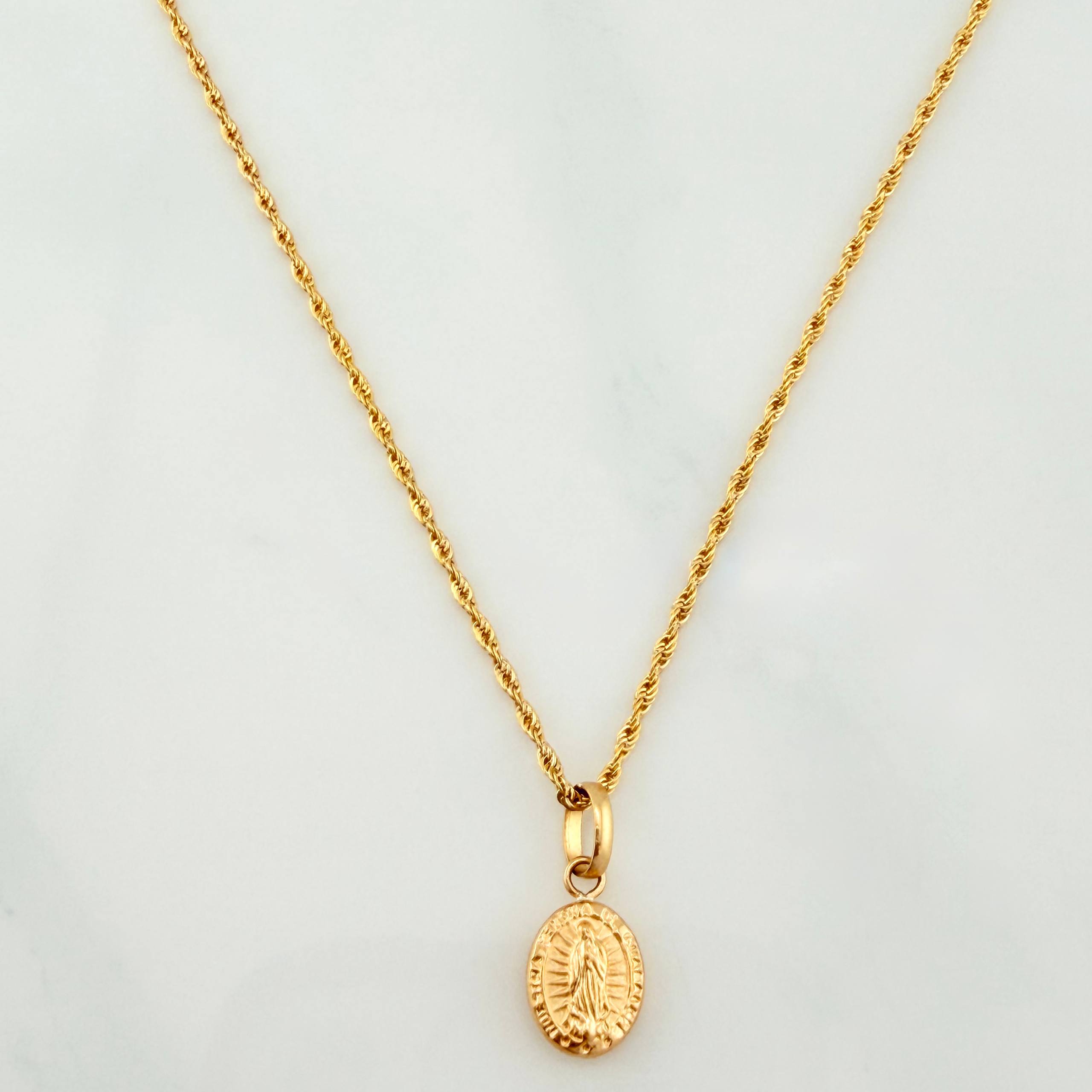 Rope Chain Set + Virgin of Guadalupe Pendant / 1.3 gr / 17 1/4 in 18K Yellow Gold