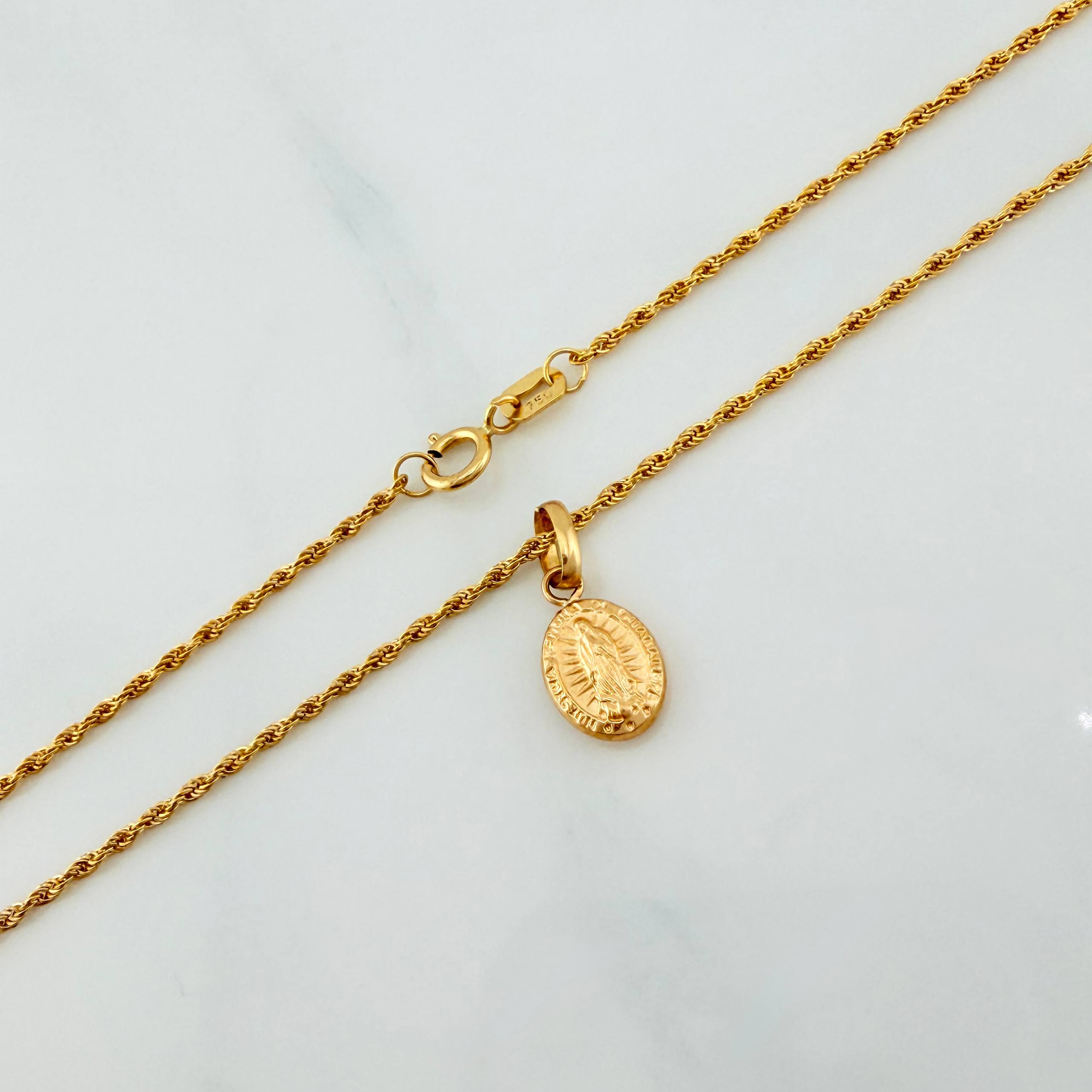 Rope Chain Set + Virgin of Guadalupe Pendant / 1.3 gr / 17 1/4 in 18K Yellow Gold
