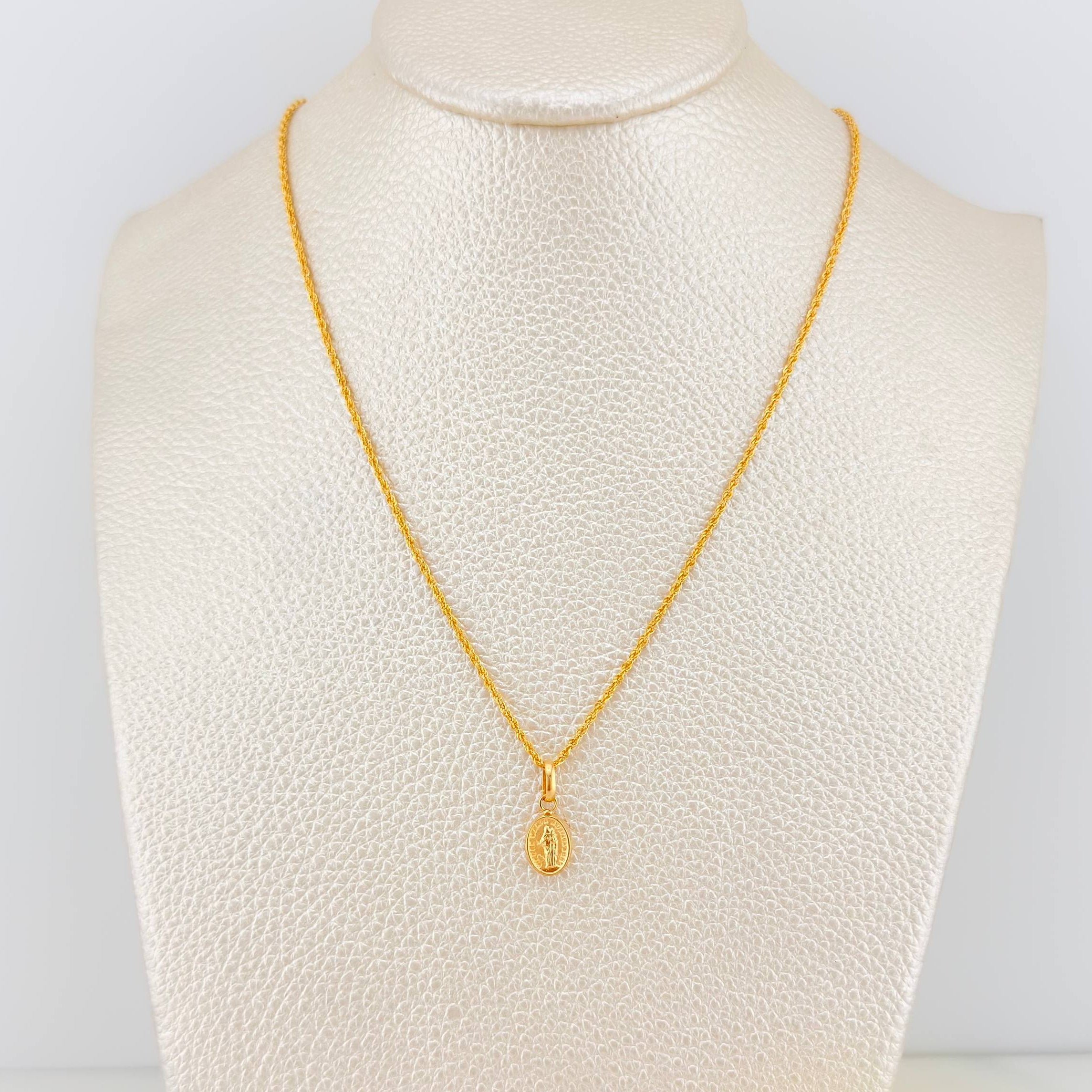 Rope Chain Set + Virgin of Guadalupe Pendant / 1.3 gr / 17 1/4 in 18K Yellow Gold