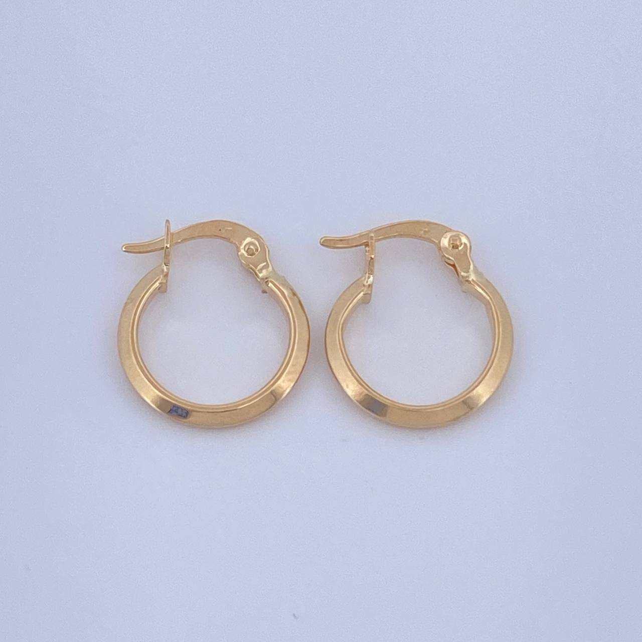 Candongas Clau 0.7gr / 1/2 in / Oro Amarillo 18K &