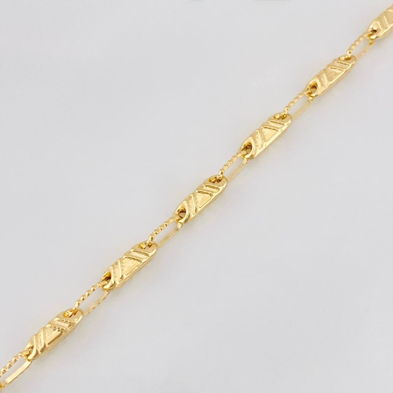 Pulso Rustica 4.3g / 8 in / 3.54mm Oro Amarillo 18K