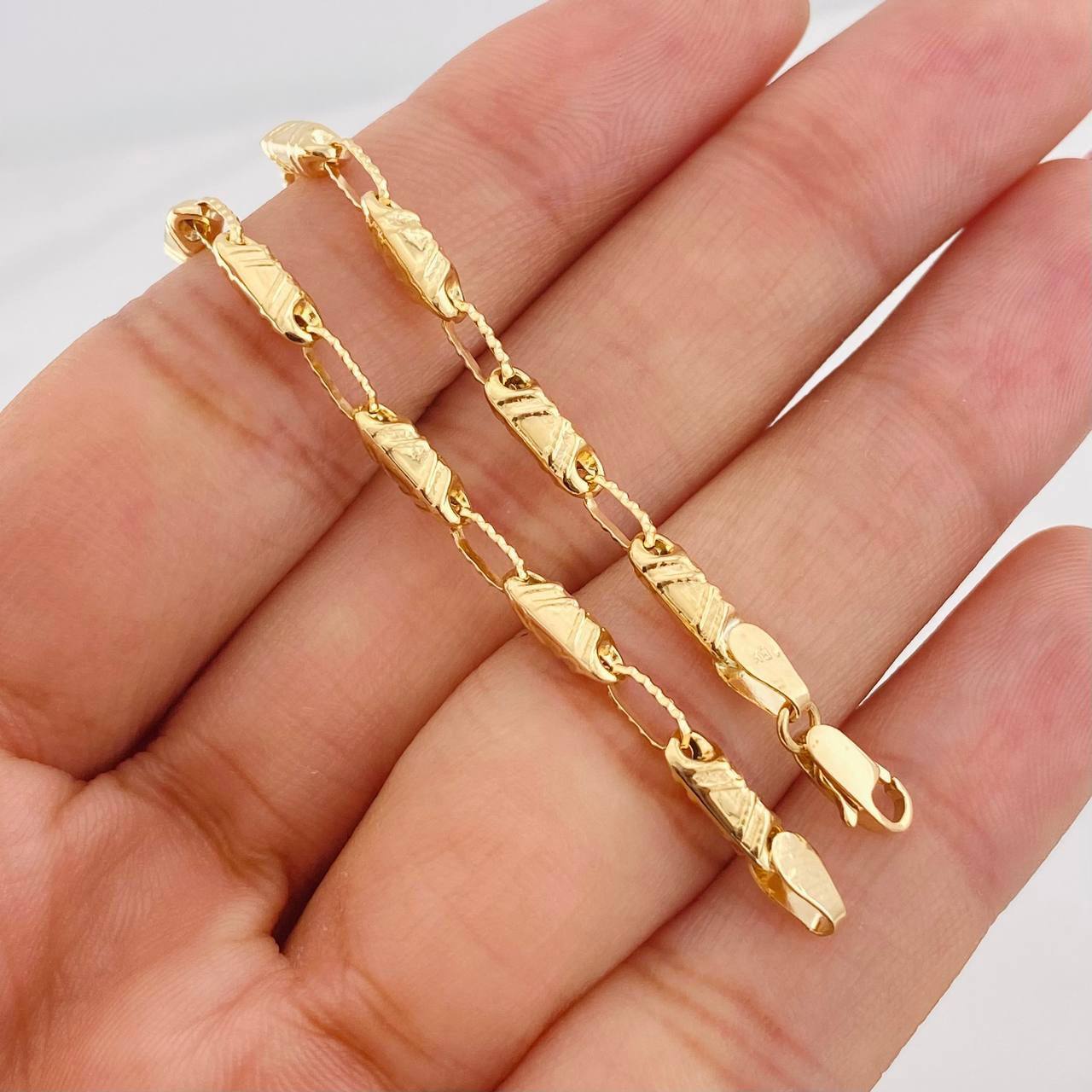 Pulso Rustica 4.3g / 8 in / 3.54mm Oro Amarillo 18K