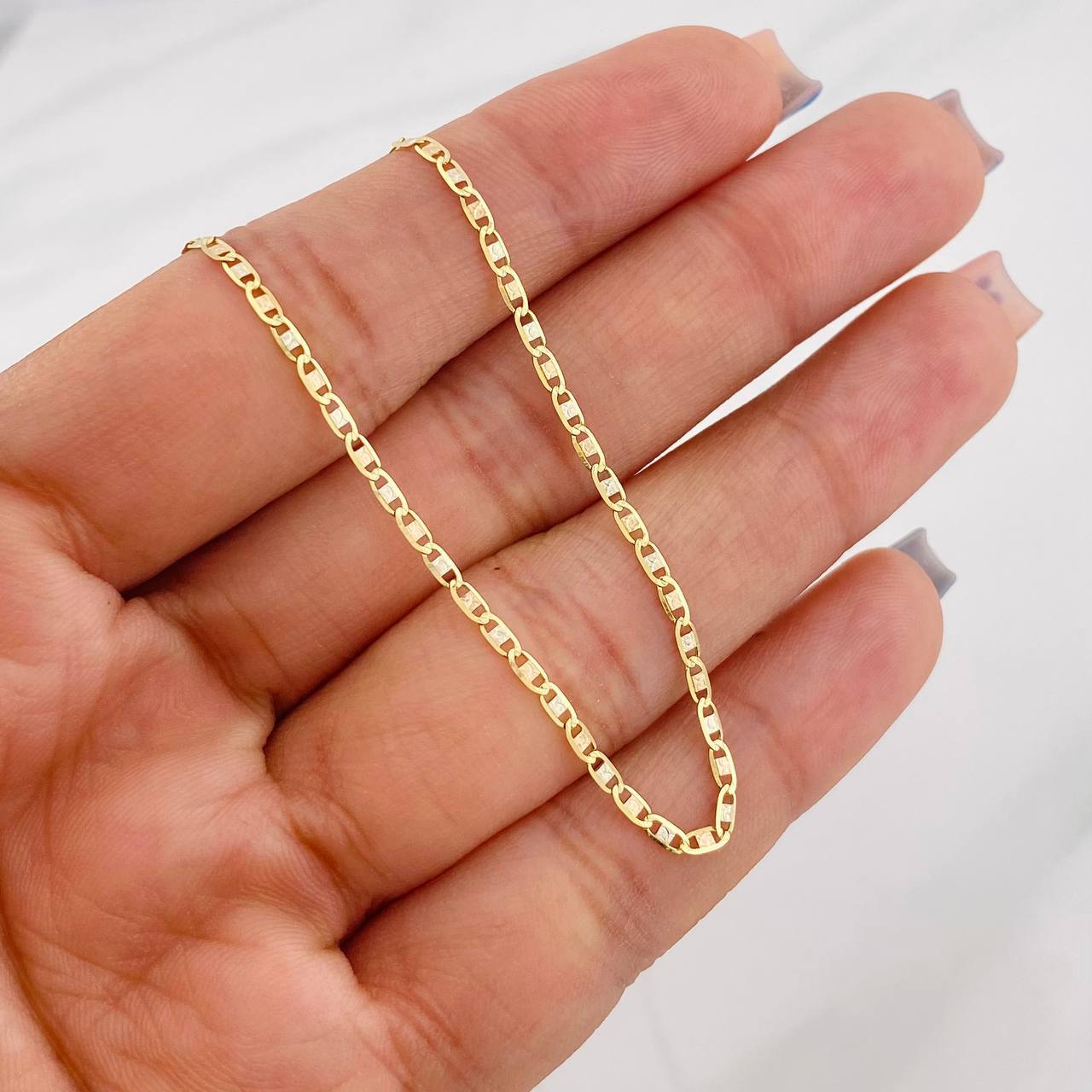 Cadena Escalera Plana 3.3g / 24 in / 1.65mm Tres Oros 18K
