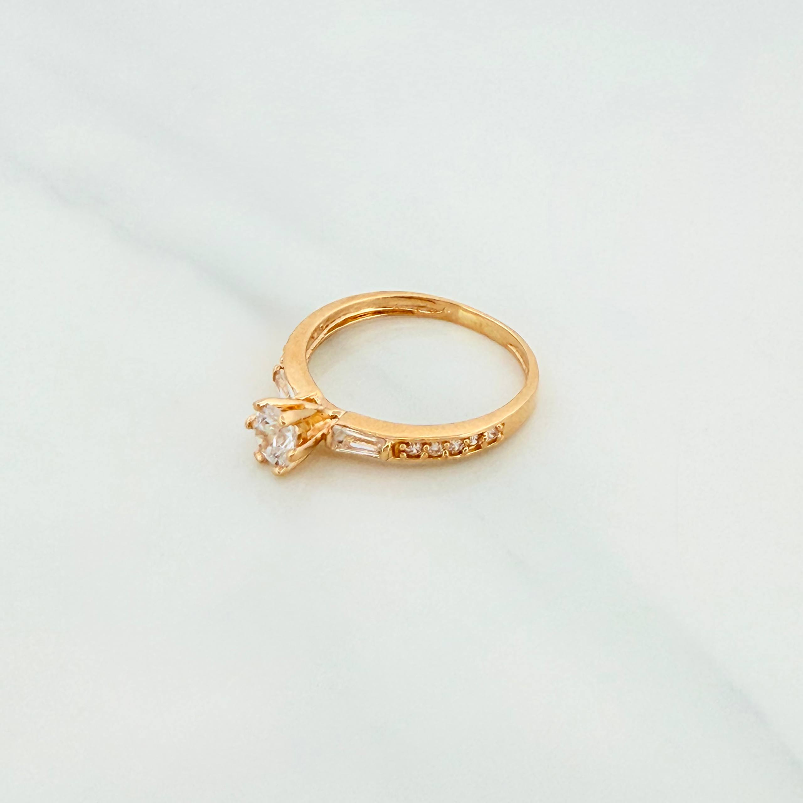 Solitaire Churumbela Ring 2.1g / T6 Yellow Gold 18K