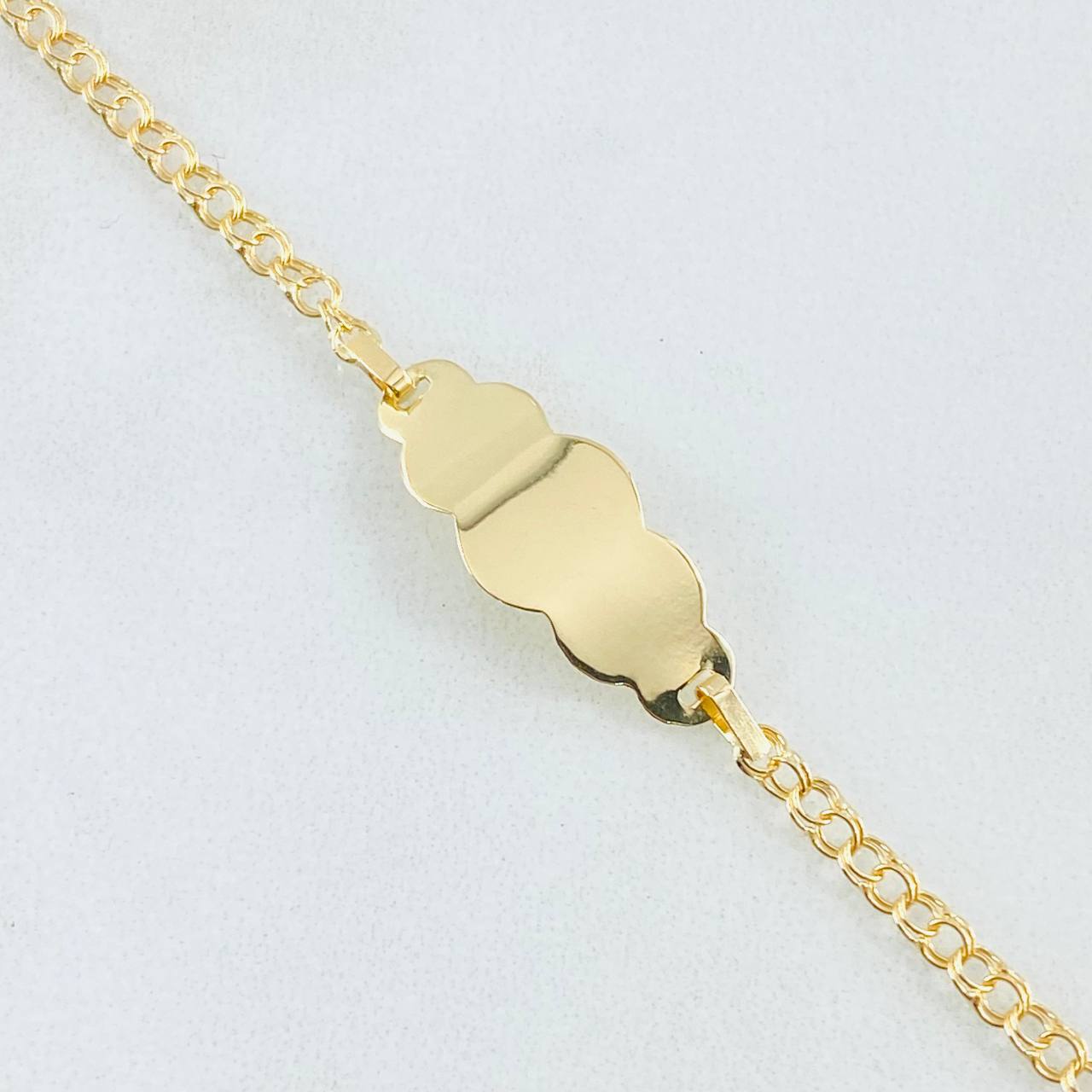 Pulso Bebé Aro Seguido Placa Nube 1.45gr / 6 1/4 in / Oro Amarillo 18K