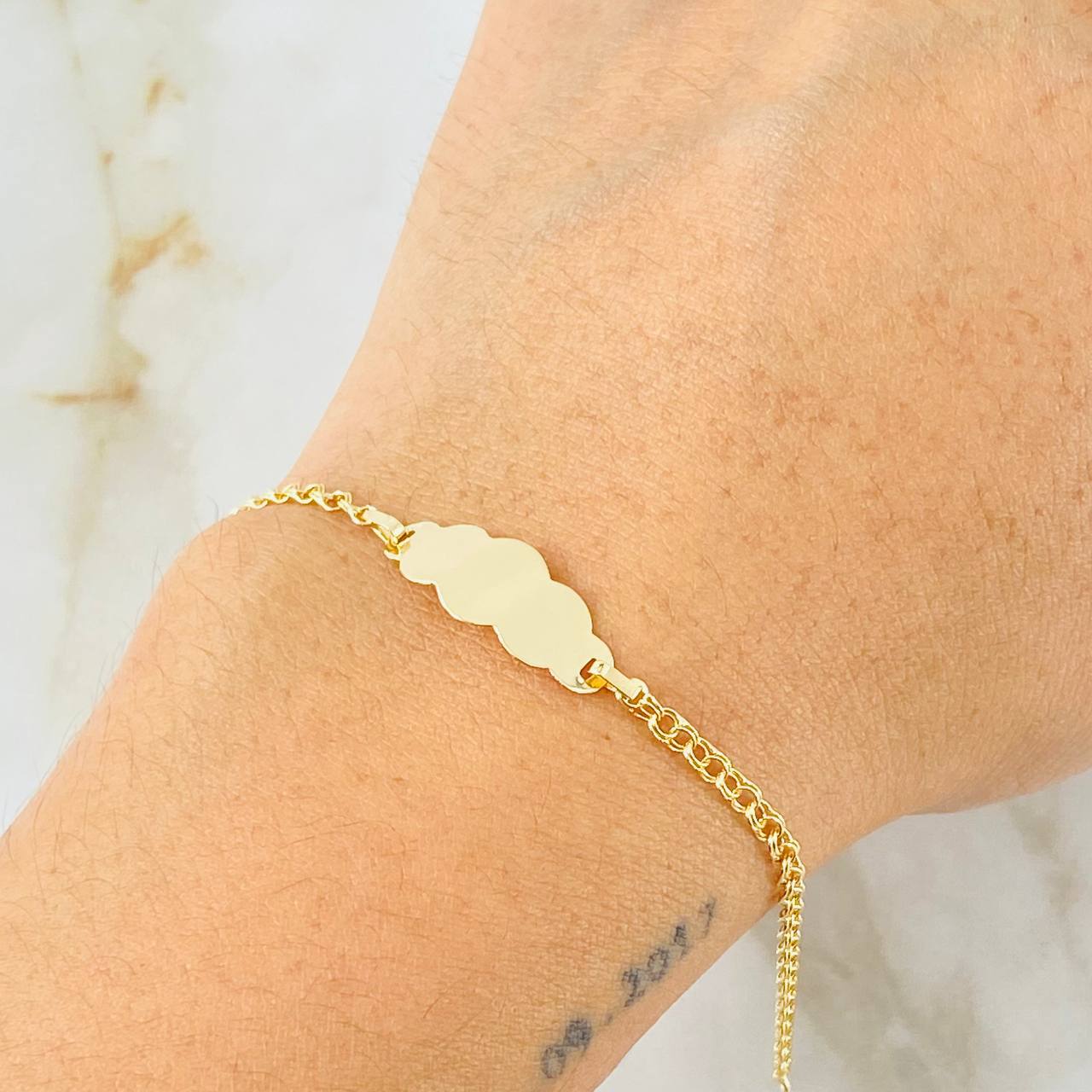 Pulso Bebé Aro Seguido Placa Nube 1.45gr / 6 1/4 in / Oro Amarillo 18K