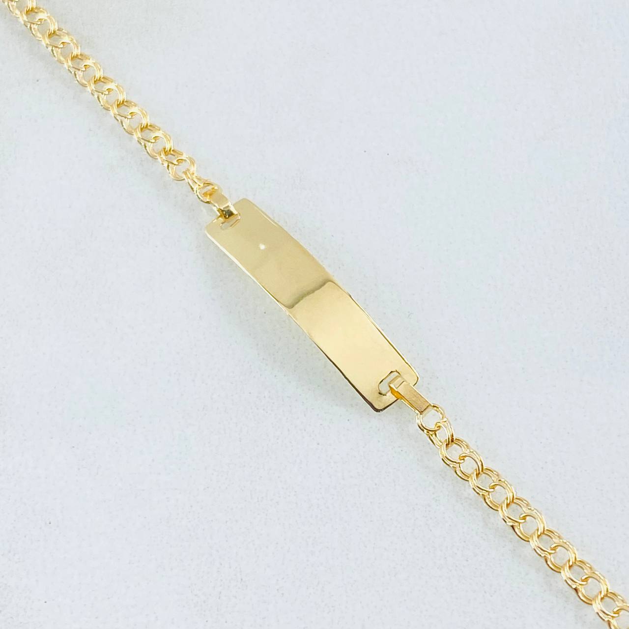 Pulso Bebé Aro Seguido Placa Rectangular 1.2gr / 5 1/2 in / Oro Amarillo 18K