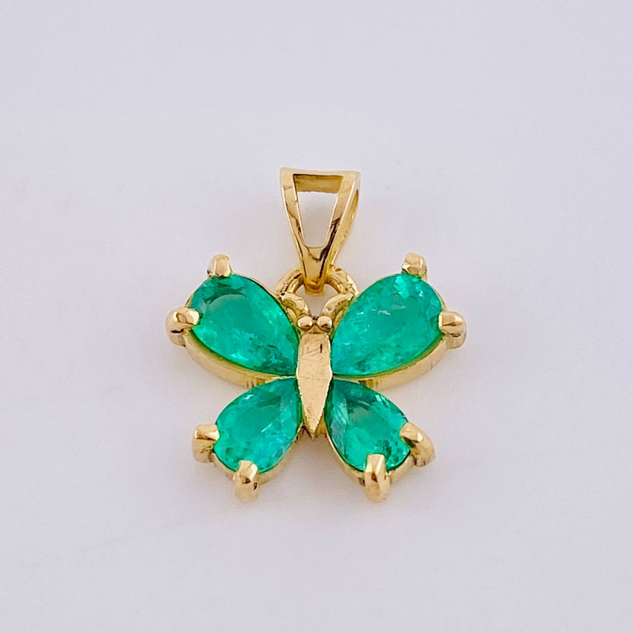 Pendant Rectangular Butterfly 55pts Emeralds 1.8gr / 3/4 in / 18K Yellow Gold *