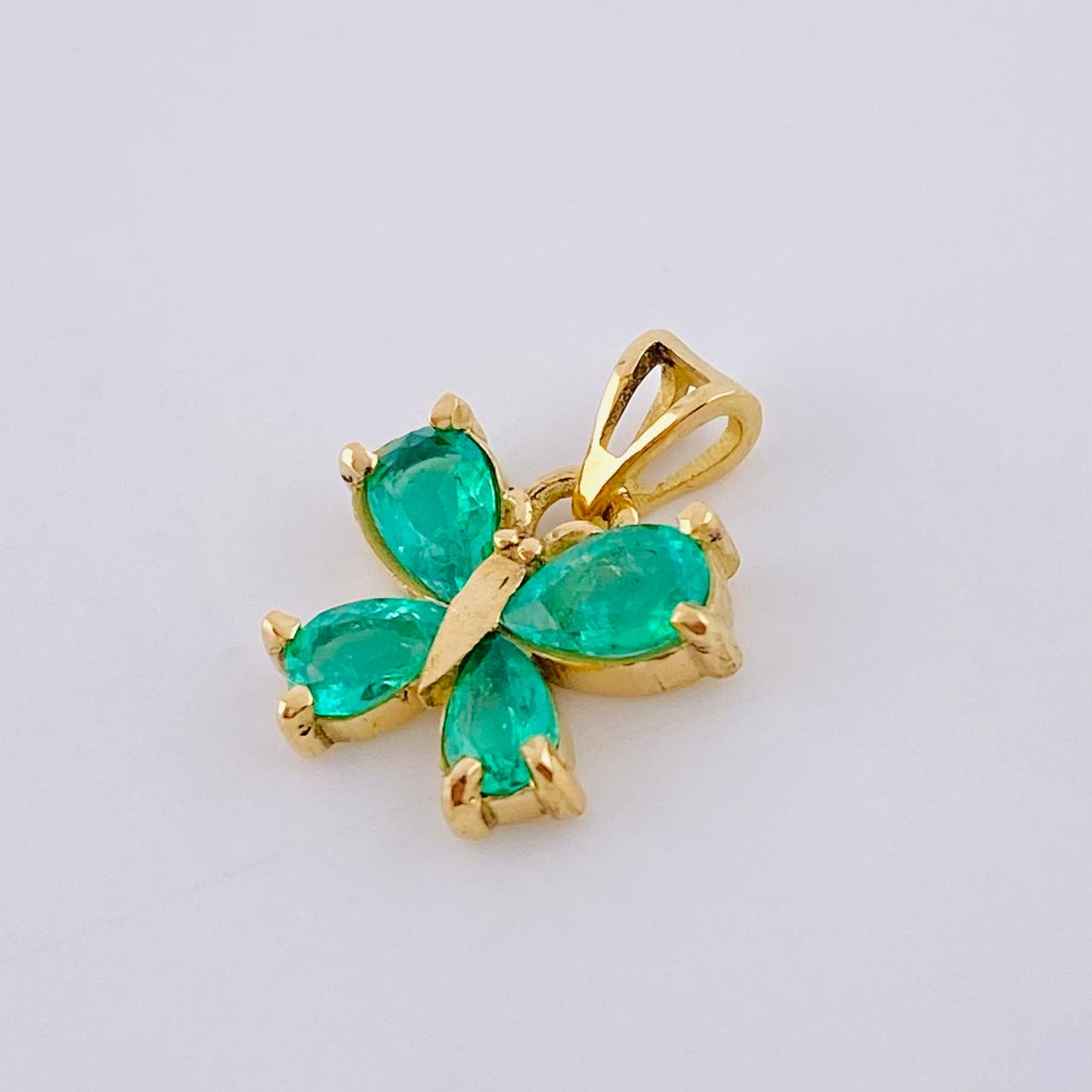 Pendant Rectangular Butterfly 55pts Emeralds 1.8gr / 3/4 in / 18K Yellow Gold *