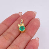 Dije Conejo 80pts Esmeraldas 2.2gr / 3/4 in / Oro Amarillo 18K *