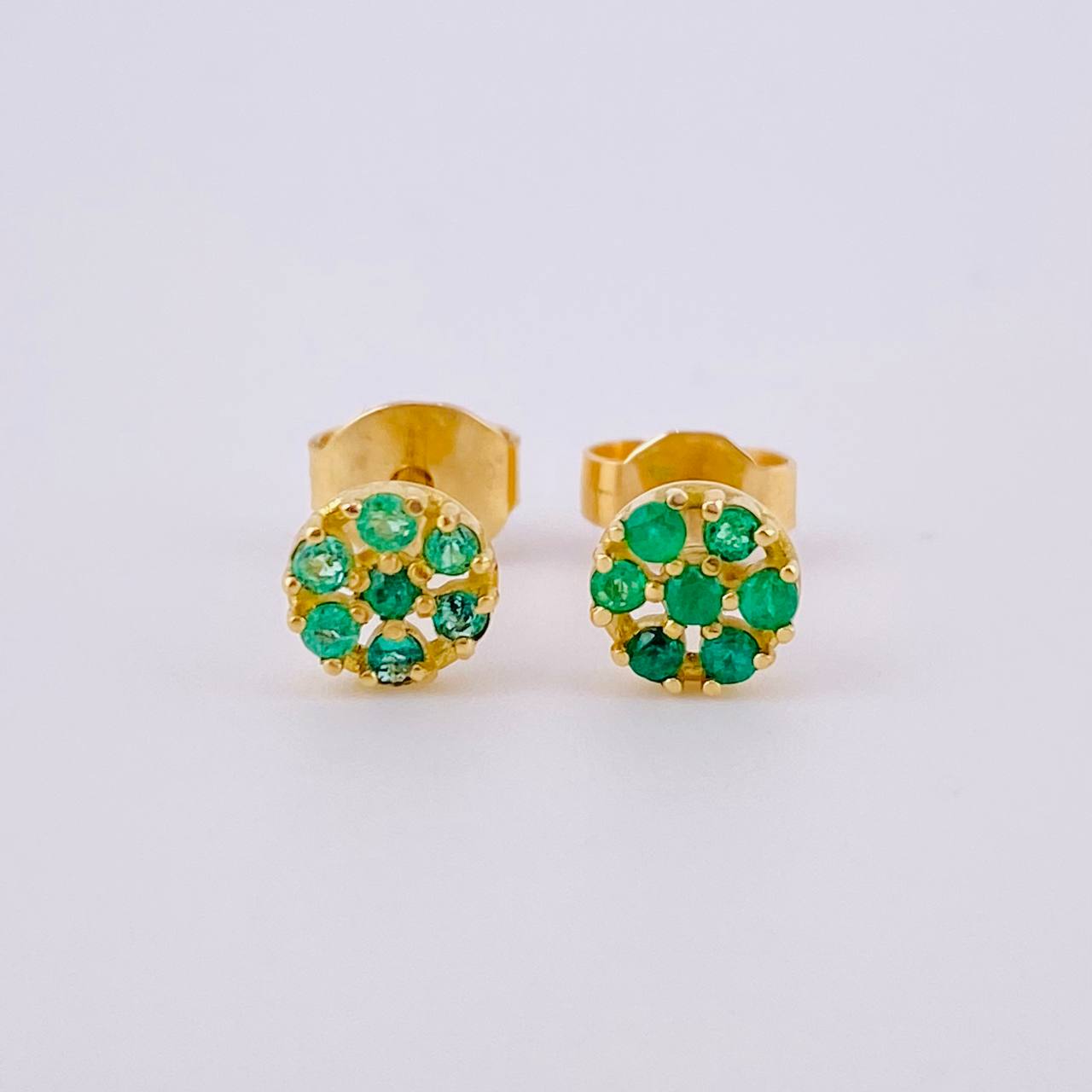 Topos Flor 14pts Esmeraldas 1.2gr / 5.45mm Oro Amarillo 18K *
