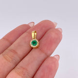 Dije Circulo Halo Tupido 30pts Esmeralda 20pts Diamantes 1.3gr / 1/2 in / Oro Amarillo 18K ©