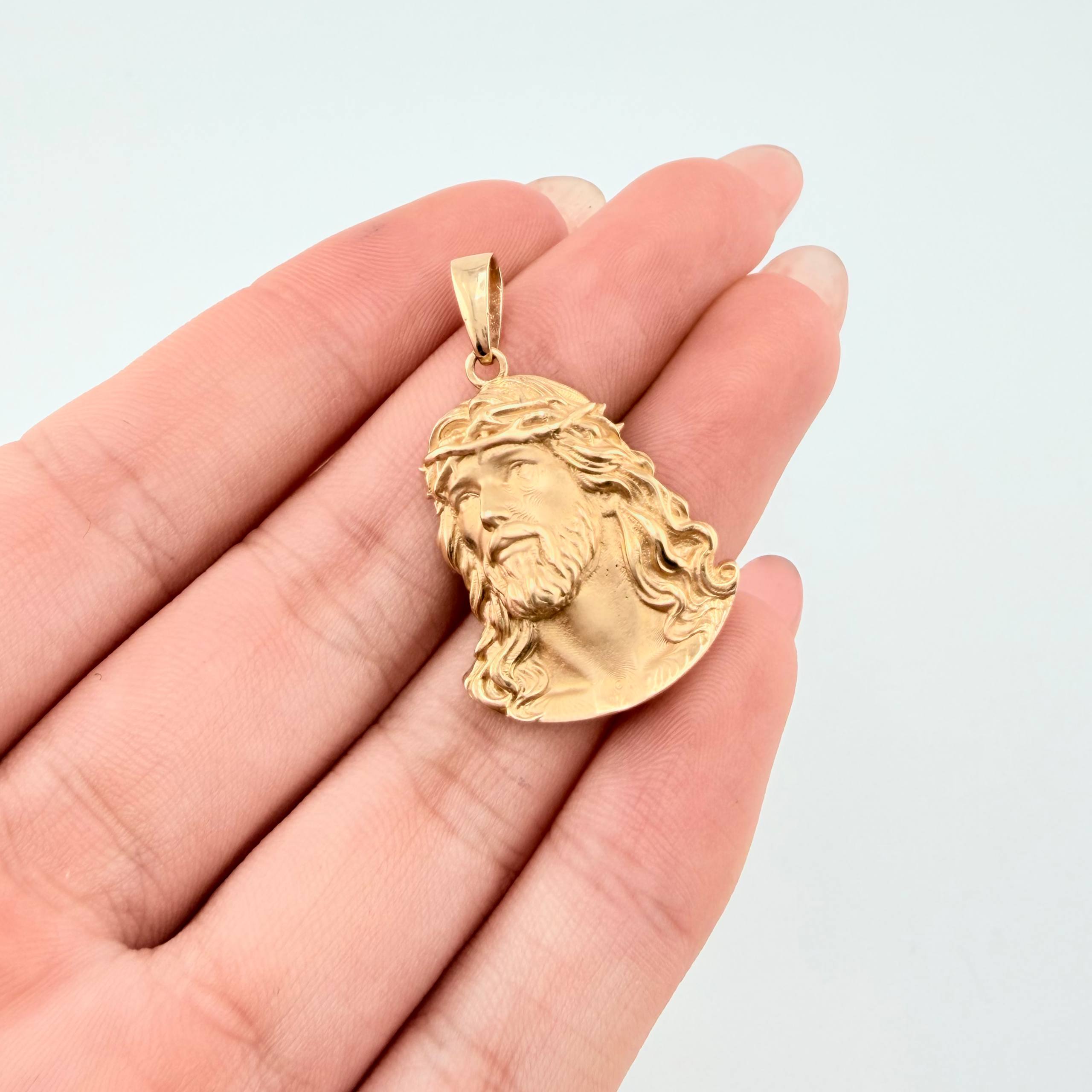 Dije Rostro De Cristo Mate 5.2gr / 1 1/4 in / Oro Amarillo 18K ©