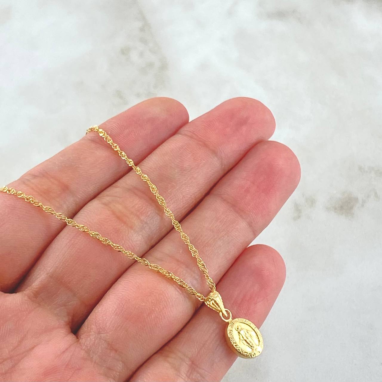 Singapore Chain and Pendant Set + Miraculous Virgin Framed 2.05gr / 45cm / 18K Gold ©