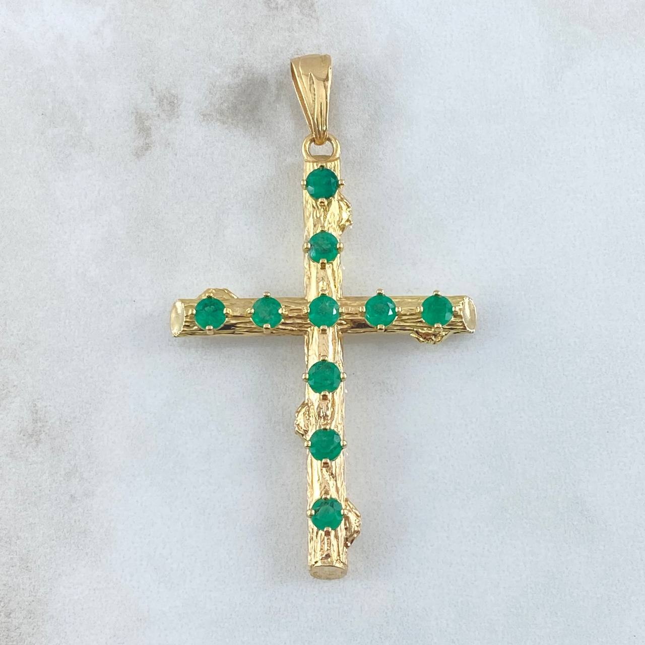 Pendant Crúz Tronco 10.55gr / 6.3cm / Emeralds 3.3 Qts Yellow Gold 18K (Jewel) *