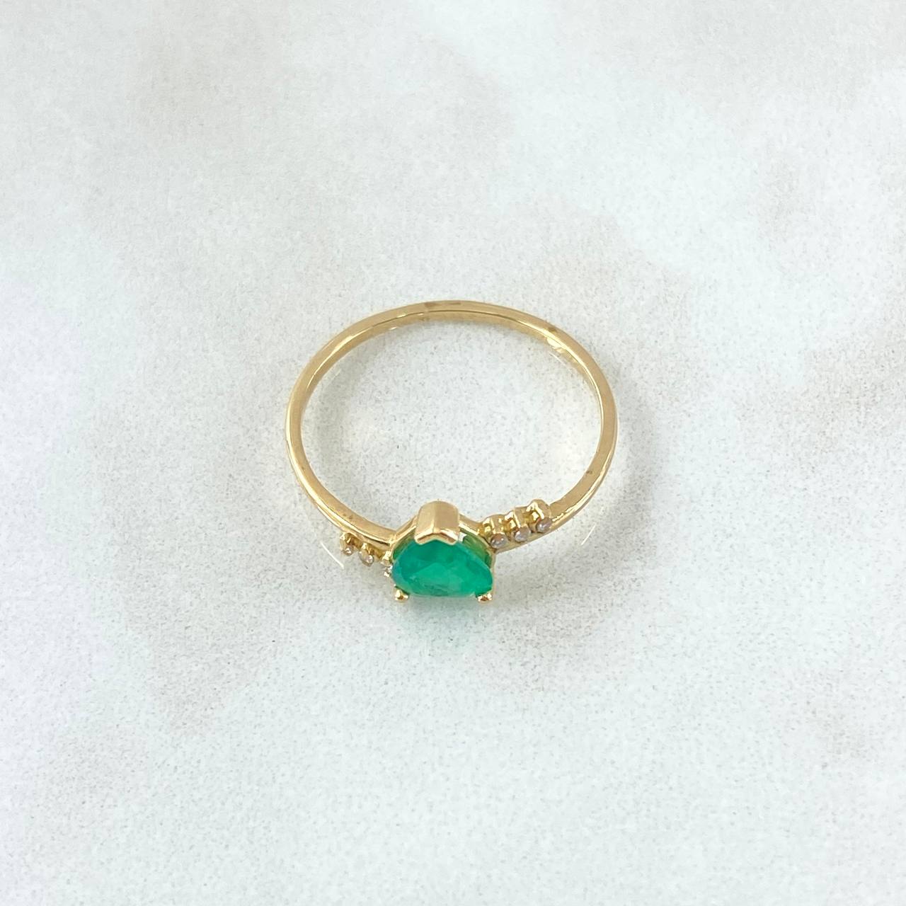 Anillo Solitario Corazon Interlineal 1.4gr / T6 3/4 / Esmeralda 35pts Circones Blancos Oro Amarillo 18K (Joya) ©