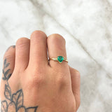 Anillo Solitario Corazon Interlineal 1.4gr / T6 3/4 / Esmeralda 35pts Circones Blancos Oro Amarillo 18K (Joya) ©