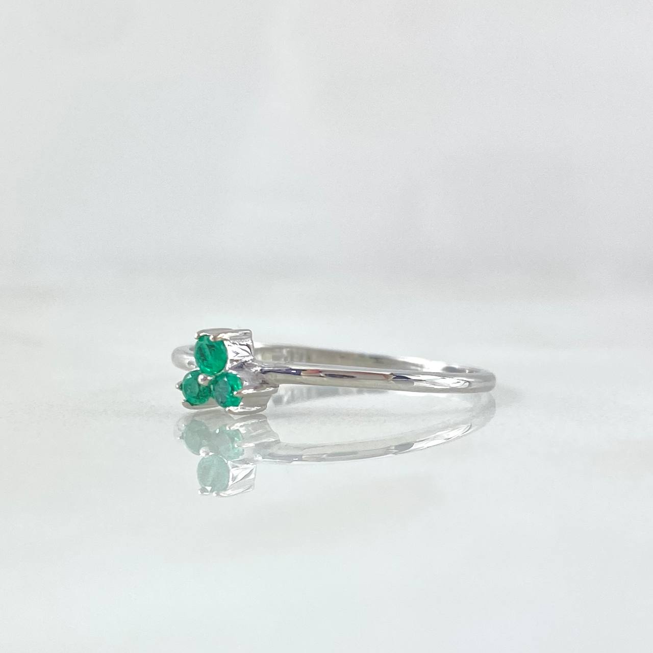 Triscal Flower Ring 1.1gr / Size 6 1/2 / Emeralds 11pts 18K White Gold (Jewel) ©