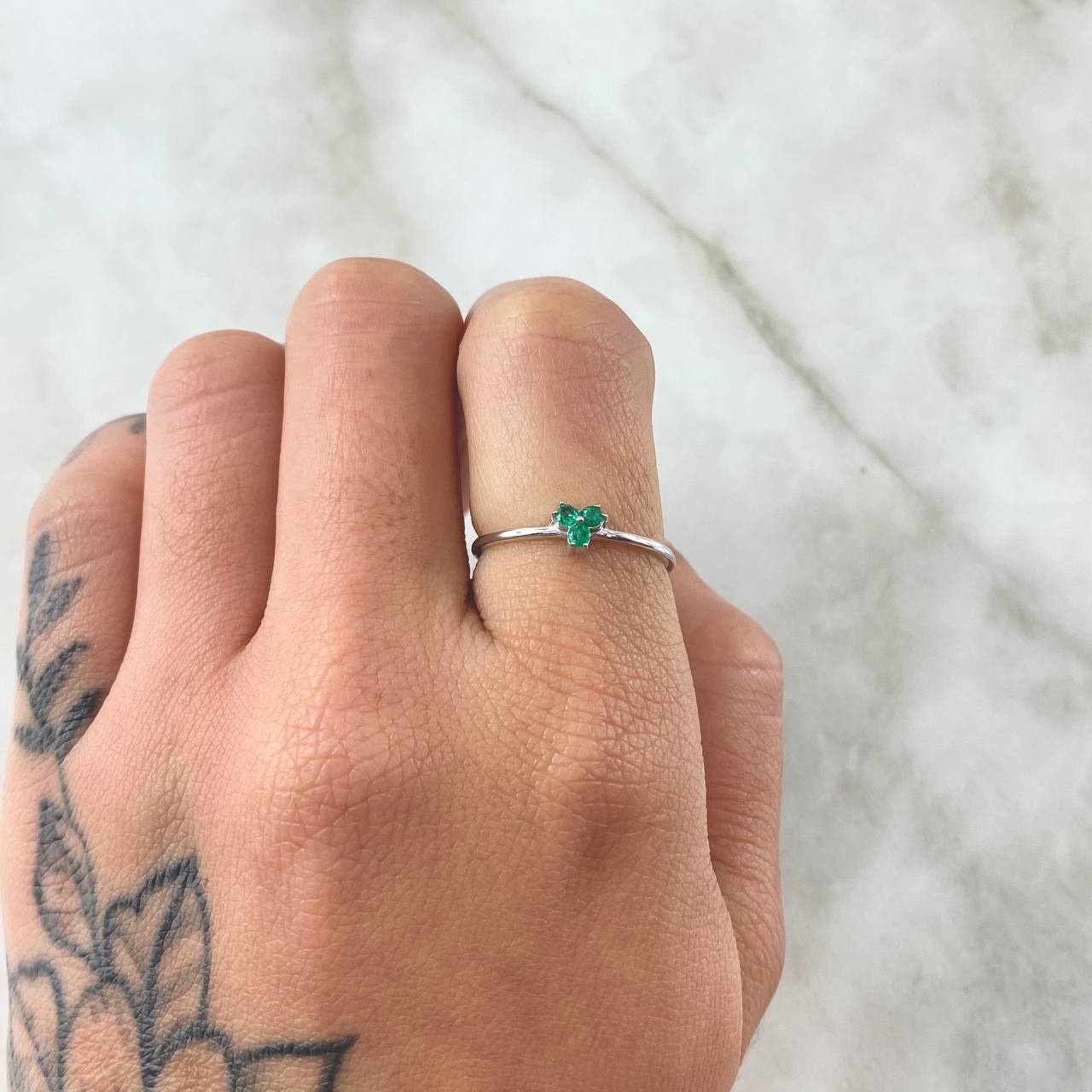 Triscal Flower Ring 1.1gr / Size 6 1/2 / Emeralds 11pts 18K White Gold (Jewel) ©