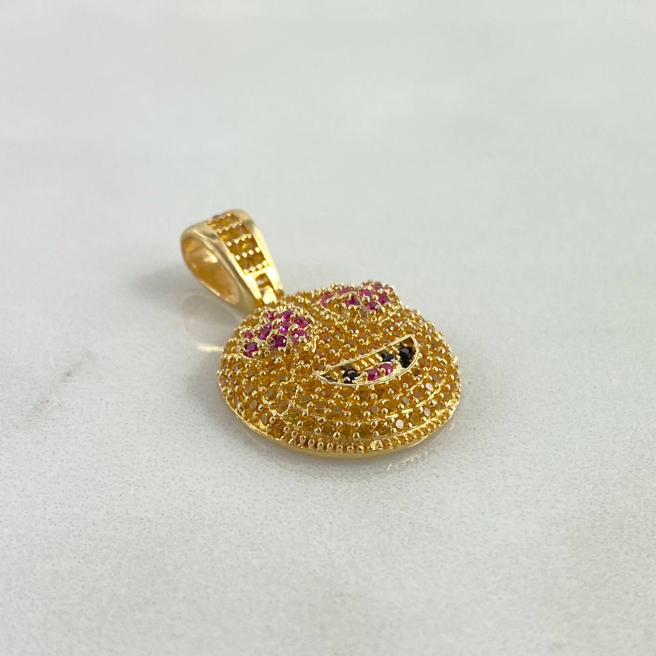 Pendant Emoji 4.2gr / 2.6cm / Yellow Fuchsia Black Zircons Yellow Gold *