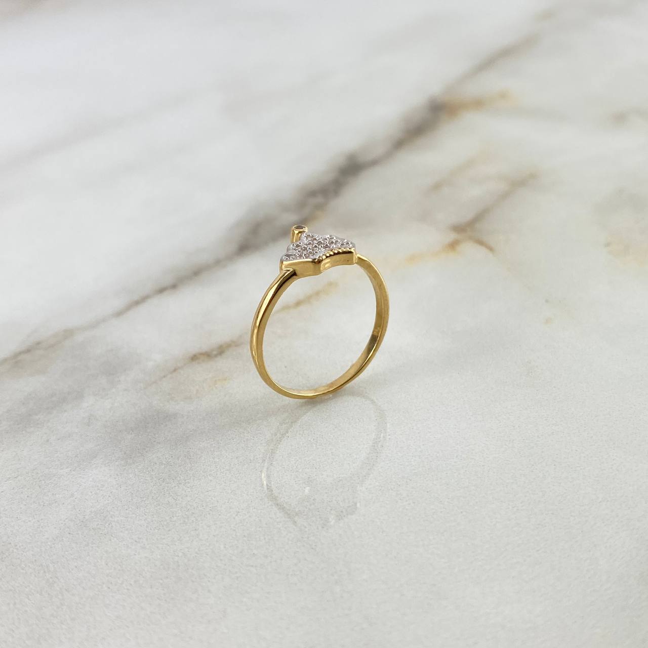 Crown Ring 1.9gr / T5 3/4 / White Zircons Yellow Gold ©