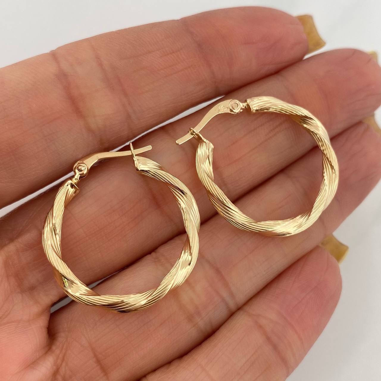 Candongas Bella 1.8 g / 1 in Oro Amarillo 18K