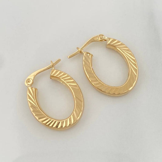 Candongas Ovaladas Rayadas 2.3 g / 3/4 in Oro Amarillo 18K