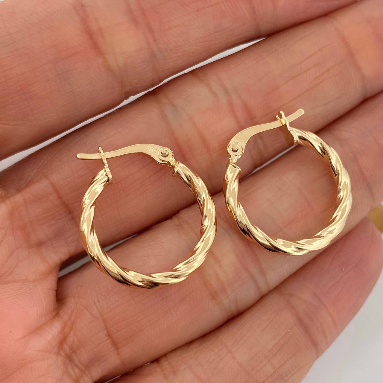 Candongas Kari 1.45 g / 3/4 in Oro Amarillo 18K