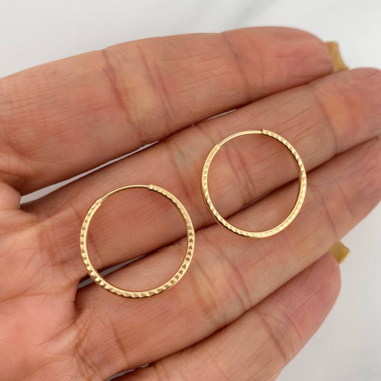 Candongas Aro Rayado 1.4 g / 3/4 in Oro Amarillo 18K